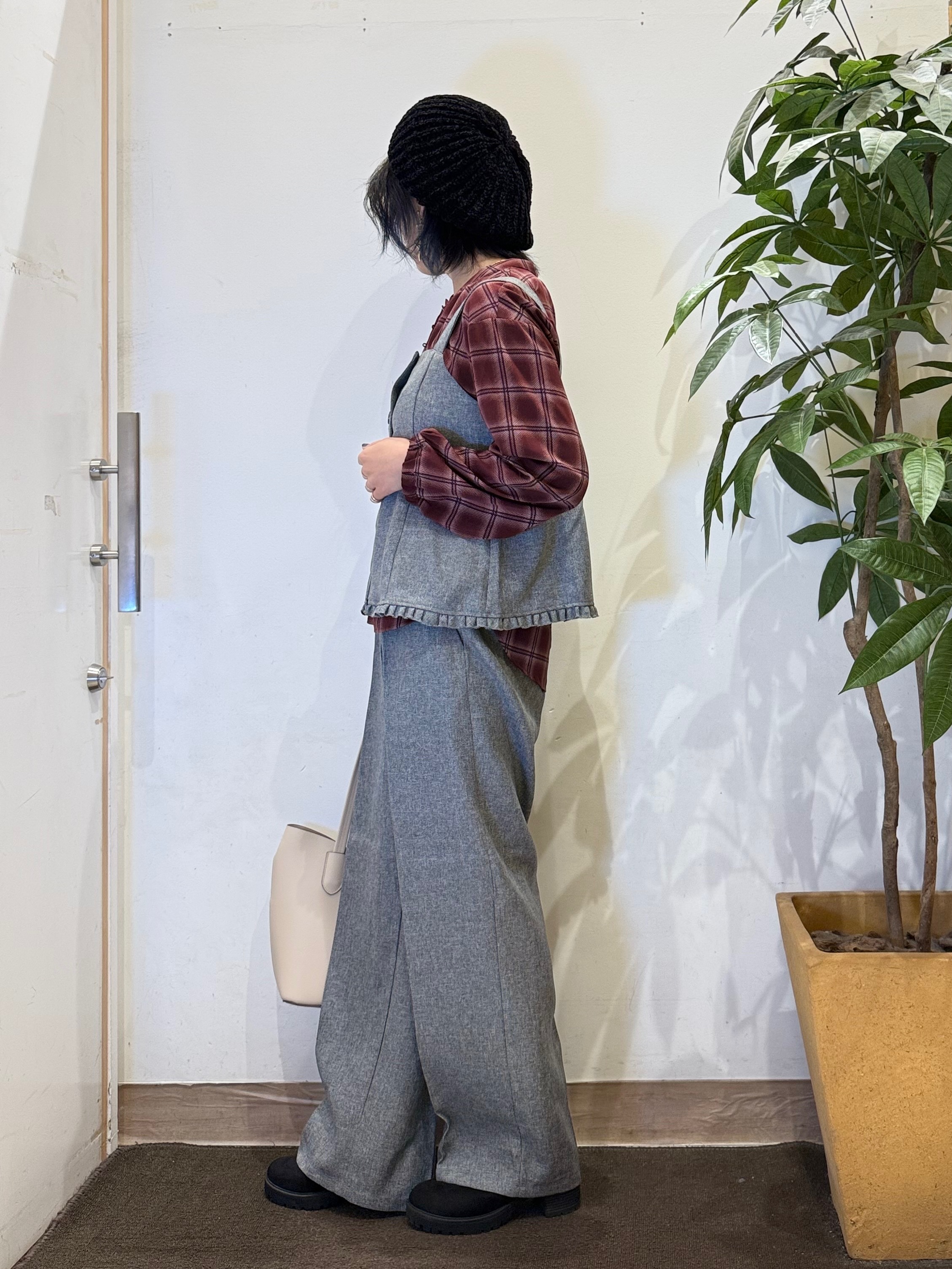 misakiさんの「SHOO･LA･RUE｜【2点セット／着方いろいろ】ビスチェ&times;センタープレスパンツ セットアップ」を使ったコーディネート