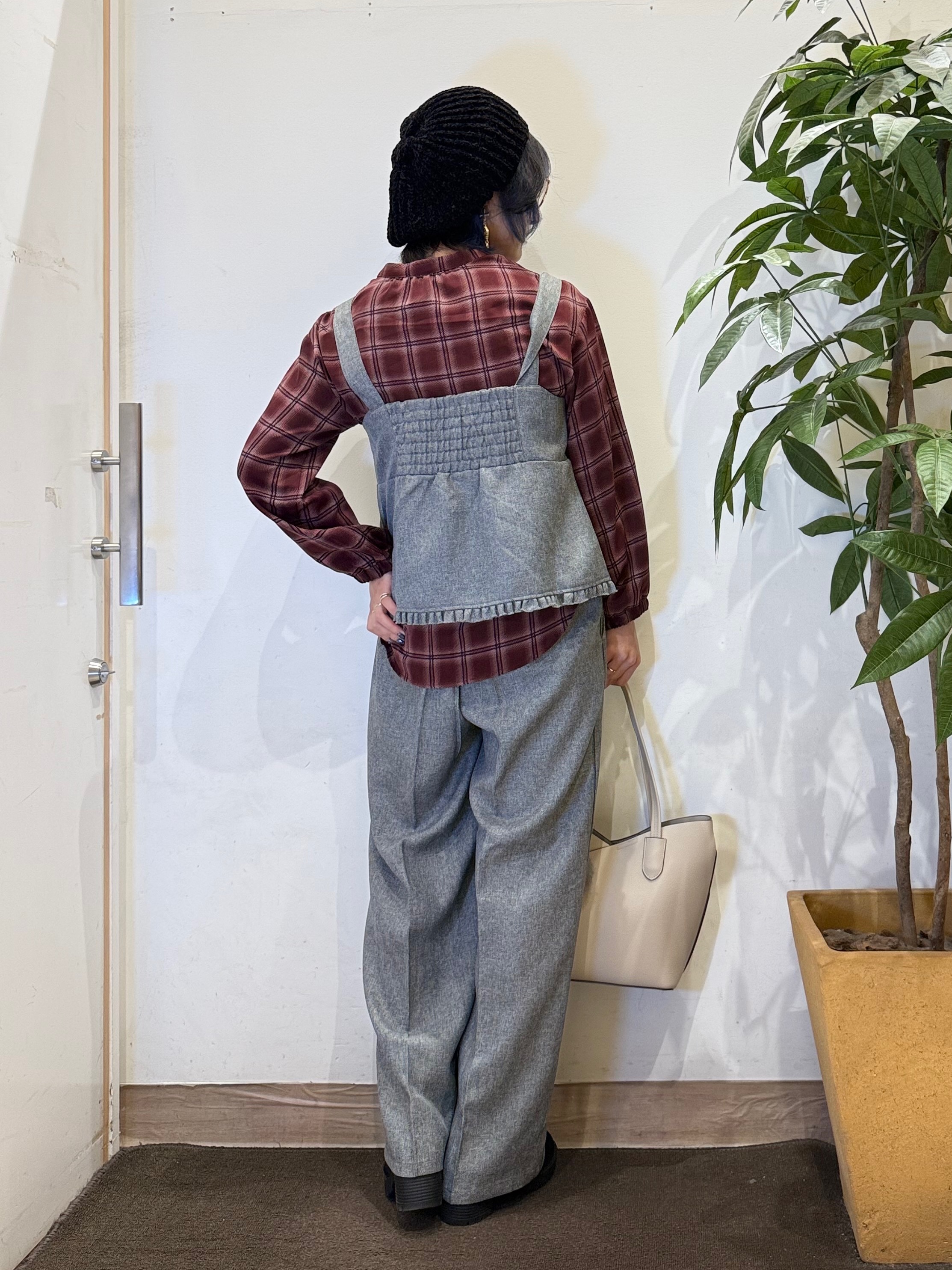 misakiさんの「SHOO･LA･RUE｜【2点セット／着方いろいろ】ビスチェ&times;センタープレスパンツ セットアップ」を使ったコーディネート