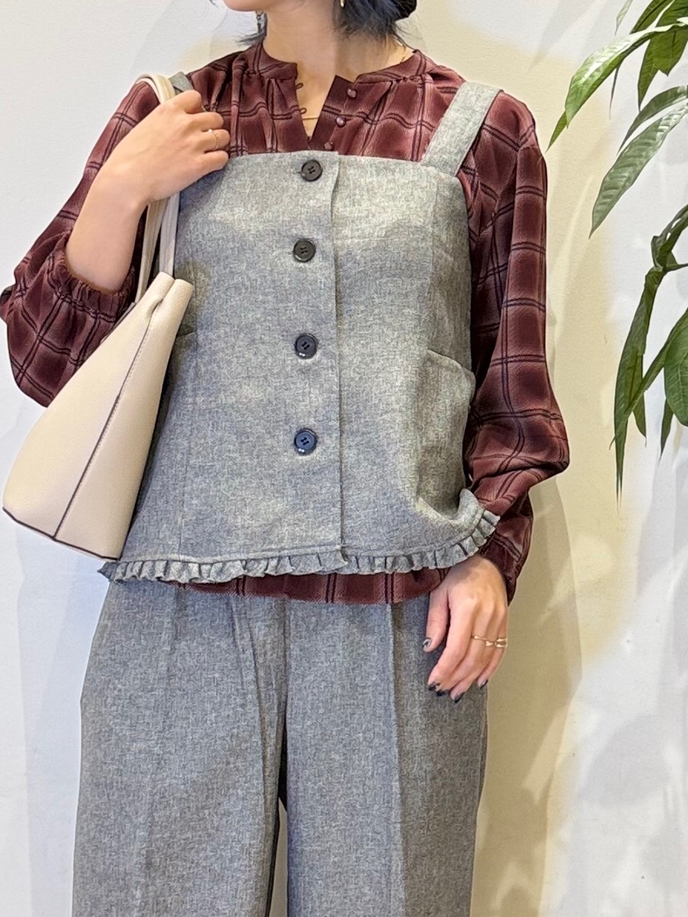 misakiさんの「SHOO･LA･RUE｜【2点セット／着方いろいろ】ビスチェ&times;センタープレスパンツ セットアップ」を使ったコーディネート