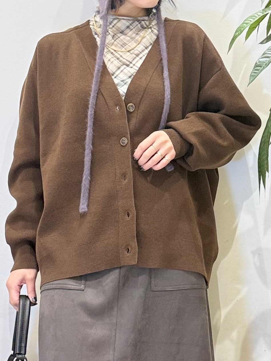 misakiさんの「SHOO･LA･RUE｜【毛玉になりにくい/S-LL/洗濯機可/体型カバー】Vネックゆったりカーディガン」を使ったコーディネート