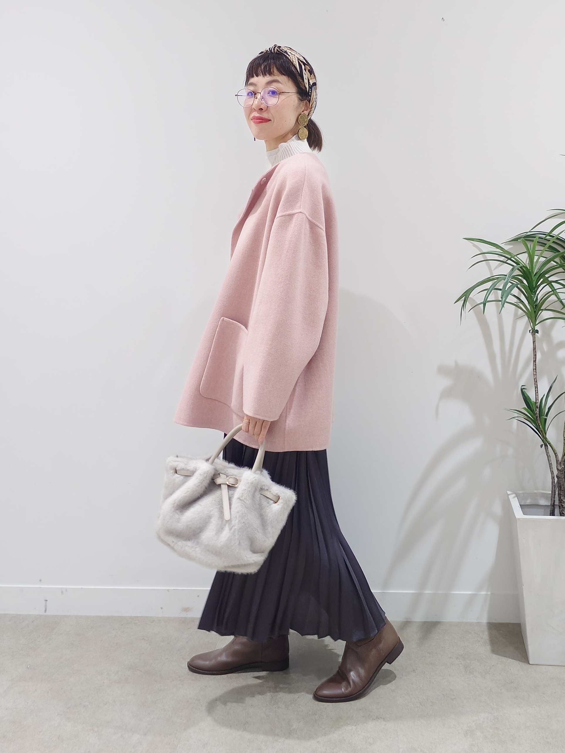 MUTSUKOさんの「UNTITLED｜【マフラー付き/ゆったり】リバーコート」を使ったコーディネート