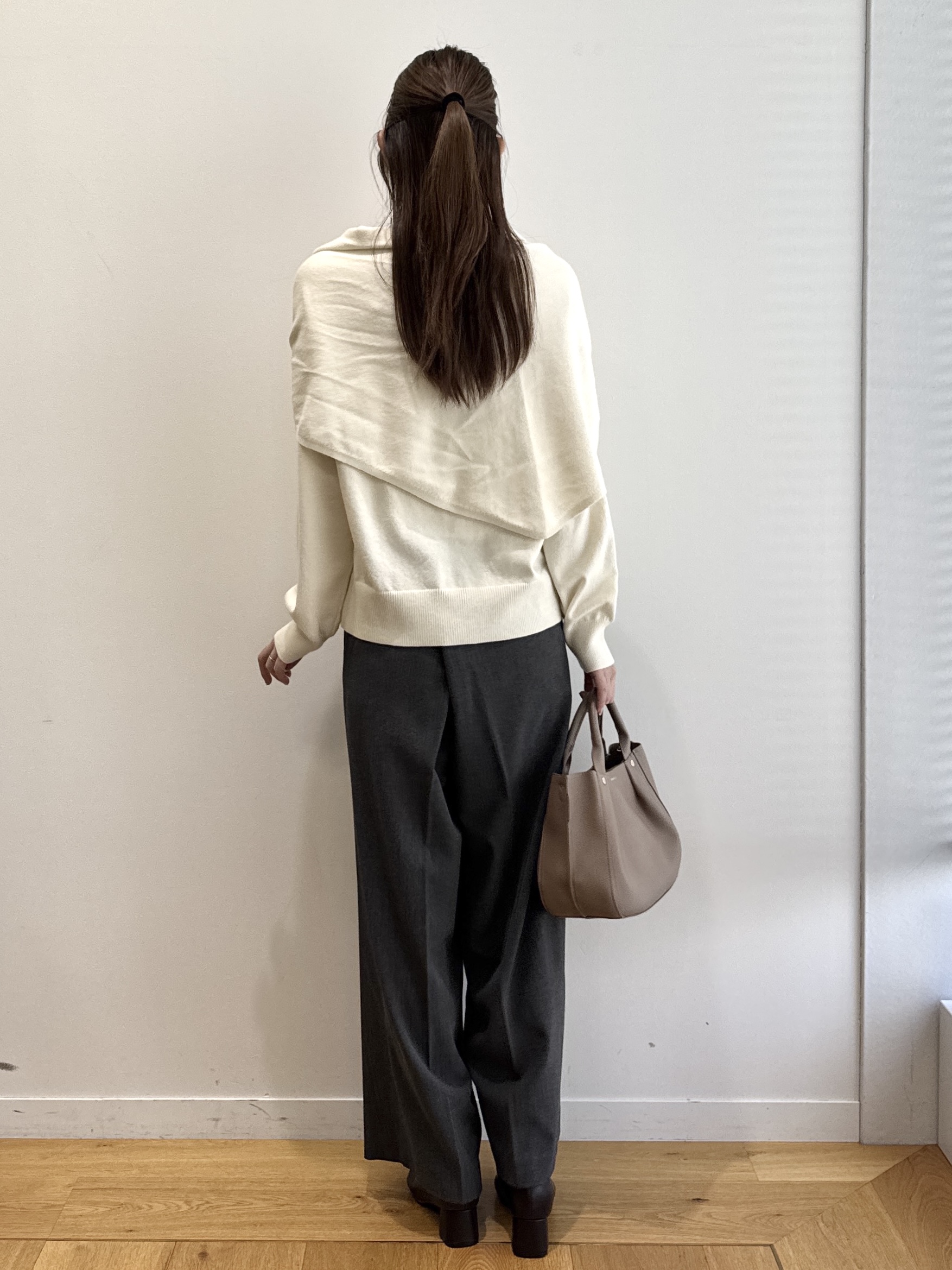 めぐさんの「OPAQUE.CLIP｜【2WAY／通勤対応】タックデザインミドルトートバッグ」を使ったコーディネート