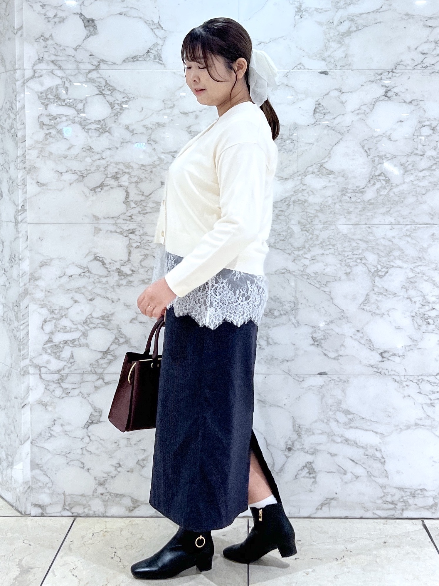 ARISAさんの「grove｜【毛玉軽減・2タイプから着丈選べる】キレイが続く Vネックカーディガン」を使ったコーディネート