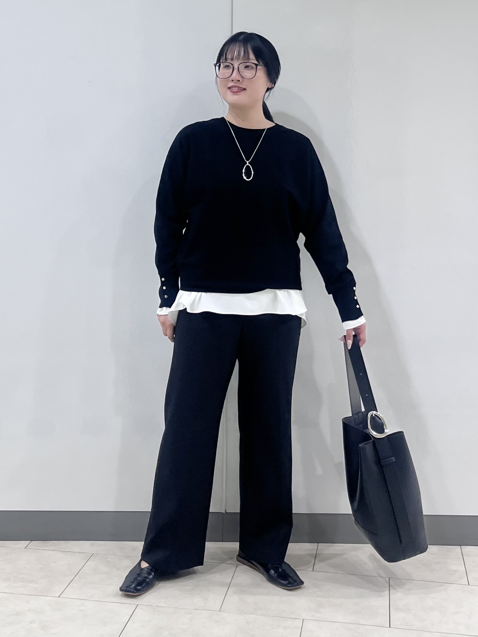 hasuさんの「INDIVI｜【選べる6色／ストレッチ◎】きれいめドルマンスリーブニット」を使ったコーディネート