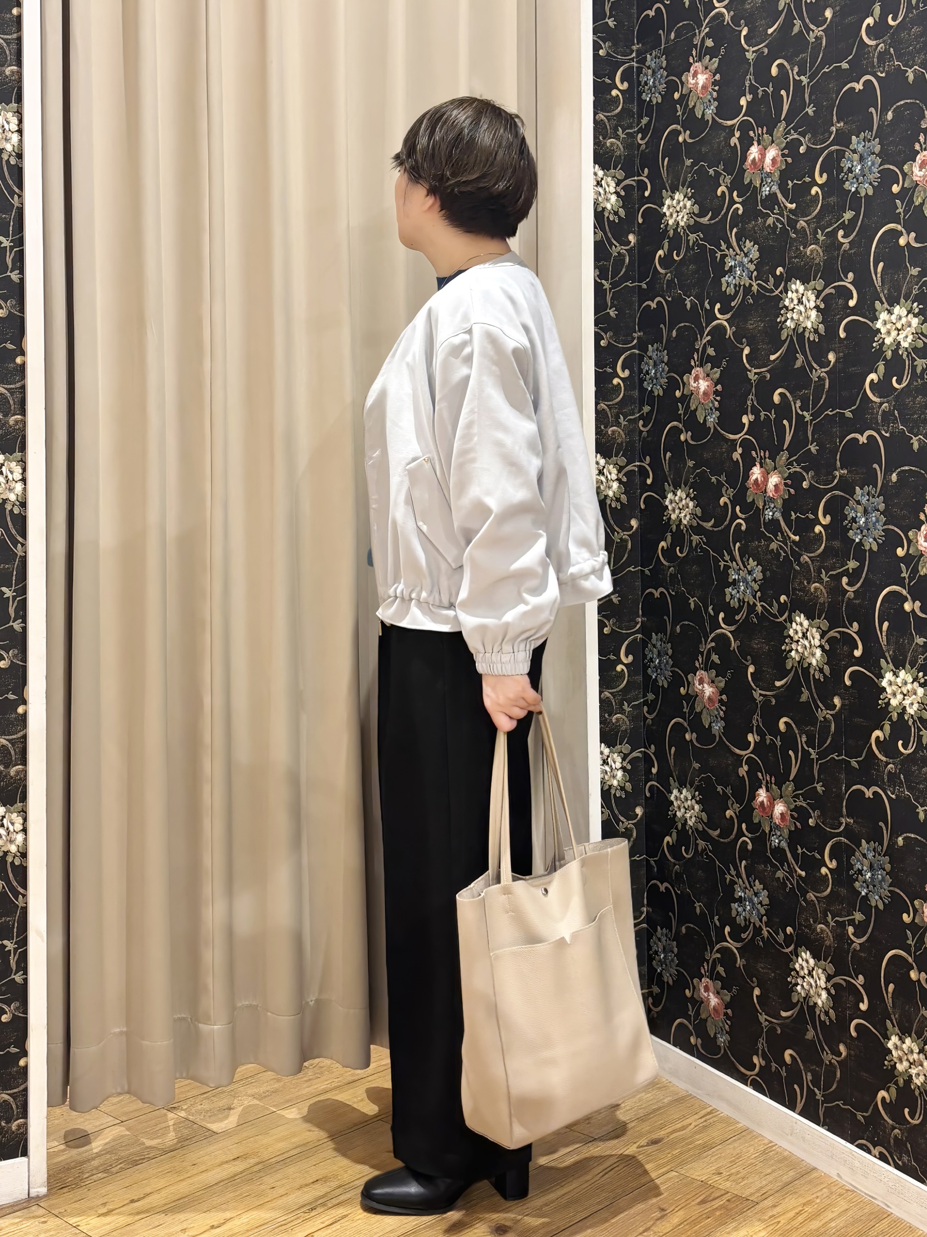 たみさんの「SHOO･LA･RUE｜【洗濯後しわになりにくい/S-LL】裾ドロストフリルブルゾン」を使ったコーディネート
