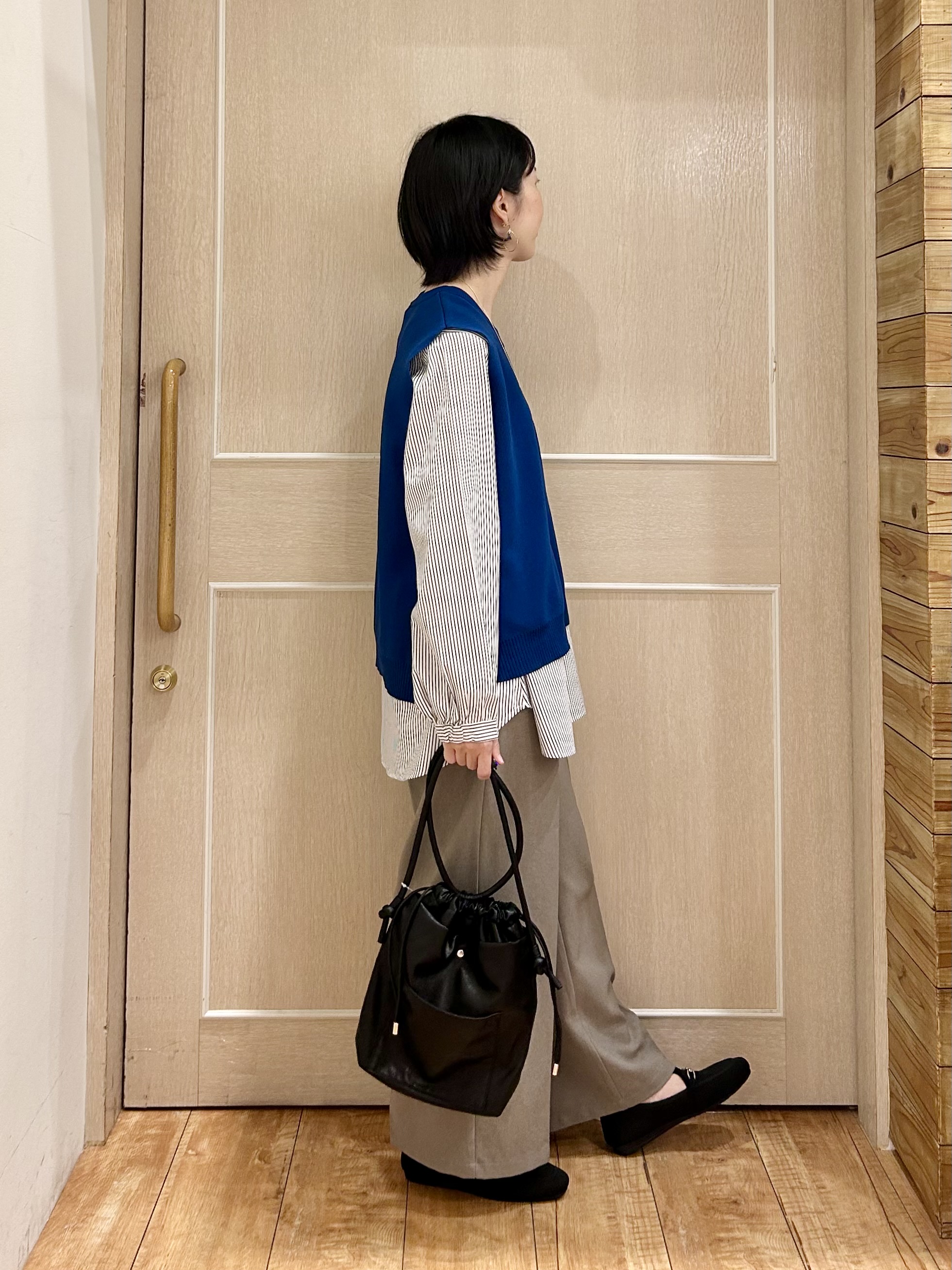 ちぐささんの「SHOO･LA･RUE｜【2点セット/S-LL】着回し自在 スポンディッシュニットベスト＆フレアシャツ」を使ったコーディネート