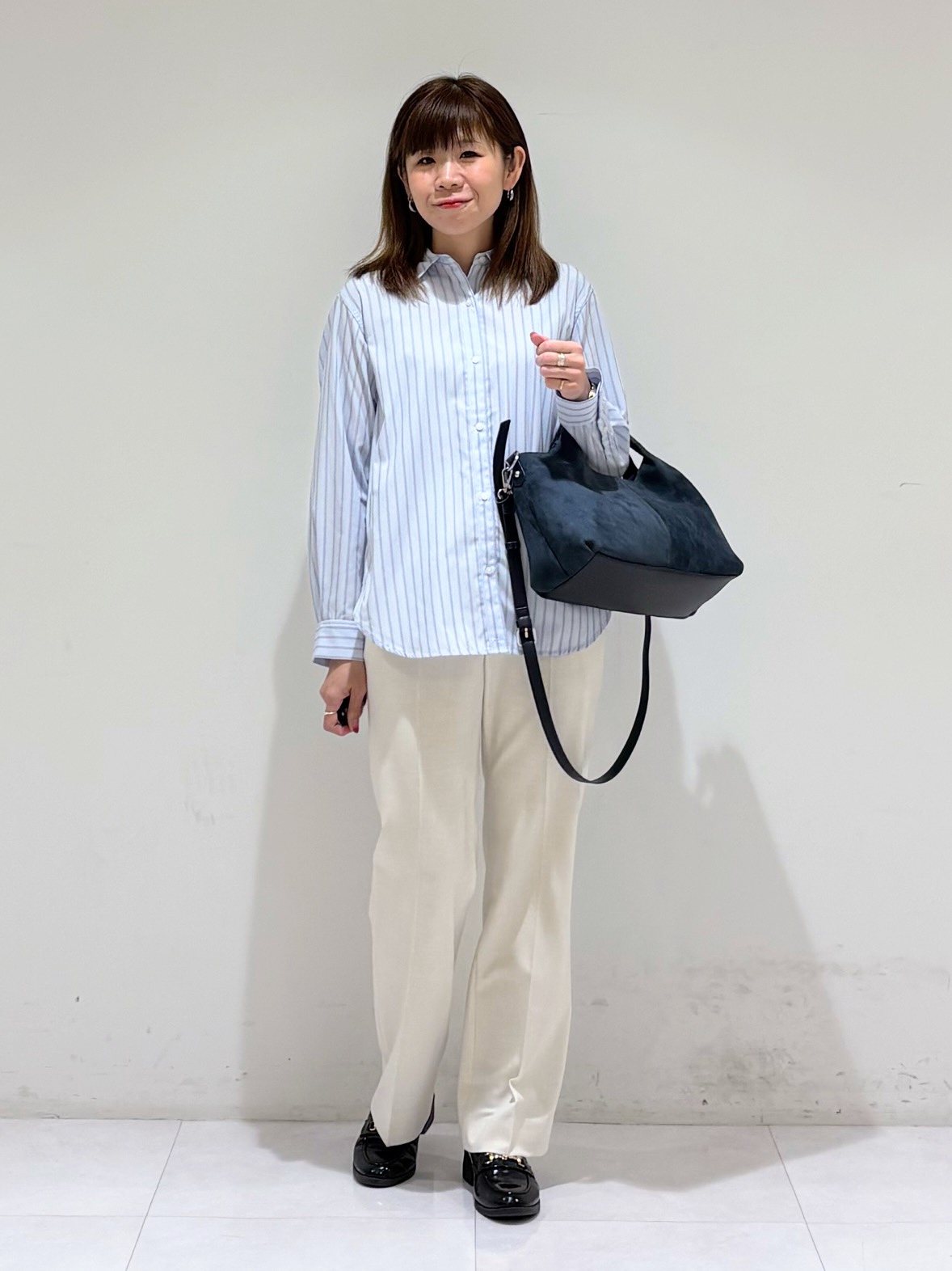 tsuyuさんの「INDIVI｜【合皮／ショルダー付】スエード調ミドルバッグ」を使ったコーディネート