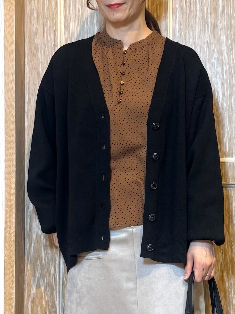 KAORIさんの「SHOO･LA･RUE｜【毛玉になりにくい/S-LL/洗濯機可/体型カバー】Vネックゆったりカーディガン」を使ったコーディネート