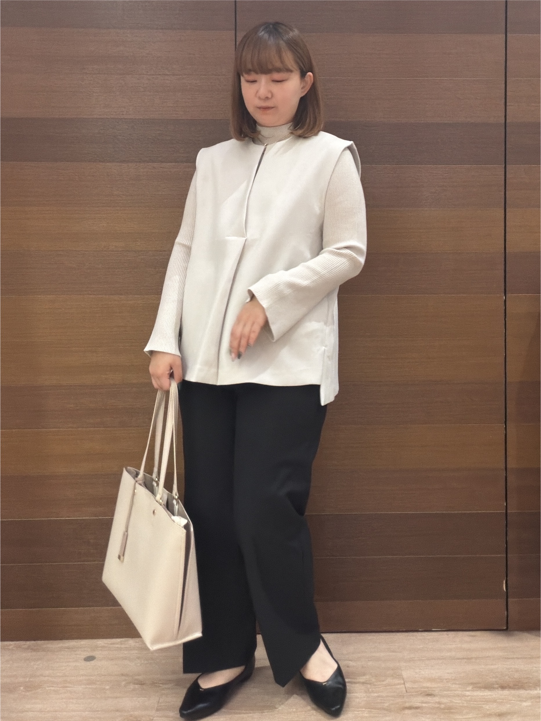 yumeさんの「OPAQUE.CLIP｜《ツインセット》Vネックベスト&times;ハイネックリブニット【洗濯機OK】」を使ったコーディネート