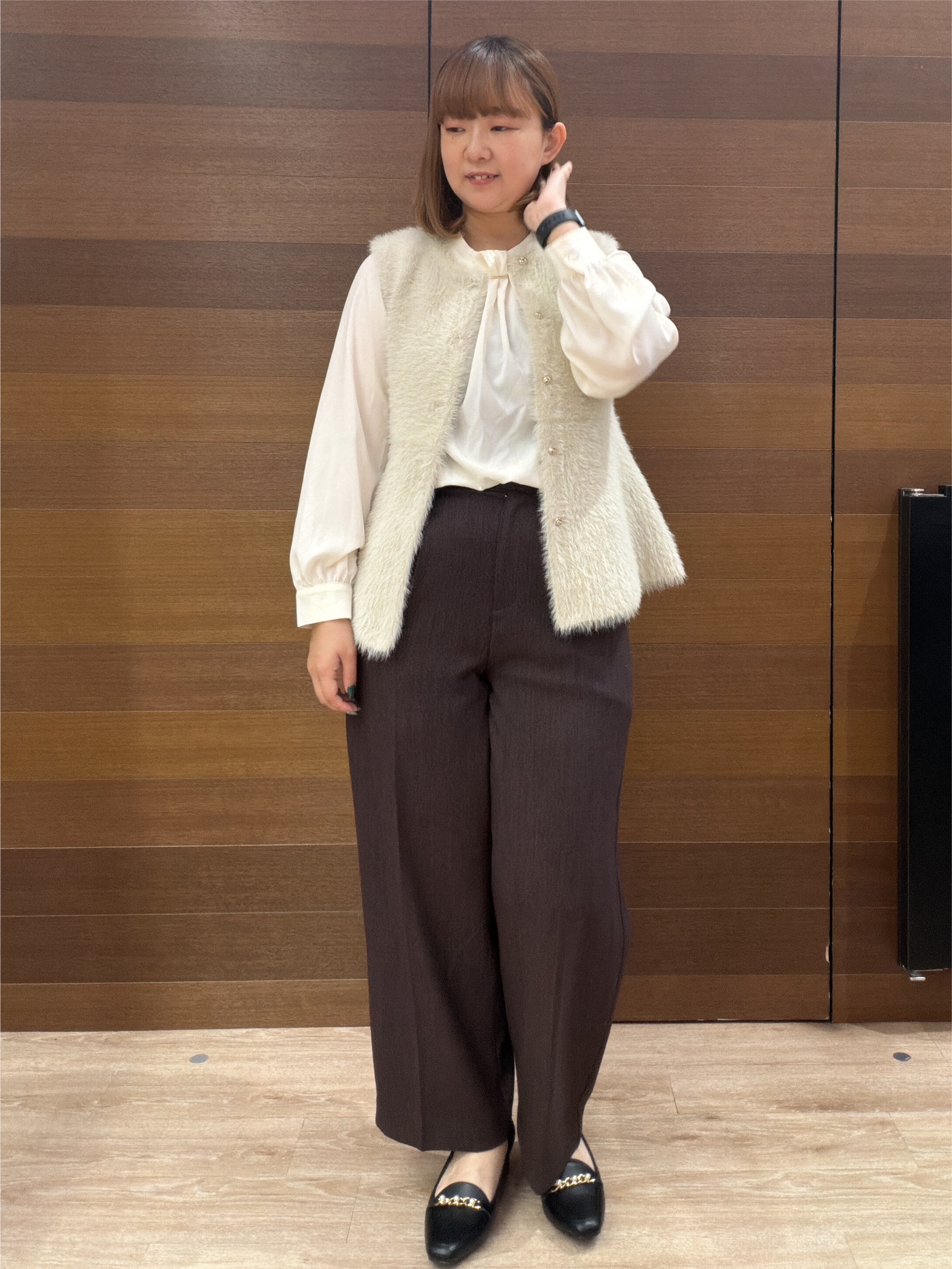 yumeさんの「OPAQUE.CLIP｜フェザーニットペプラムジレ【洗濯機OK】」を使ったコーディネート