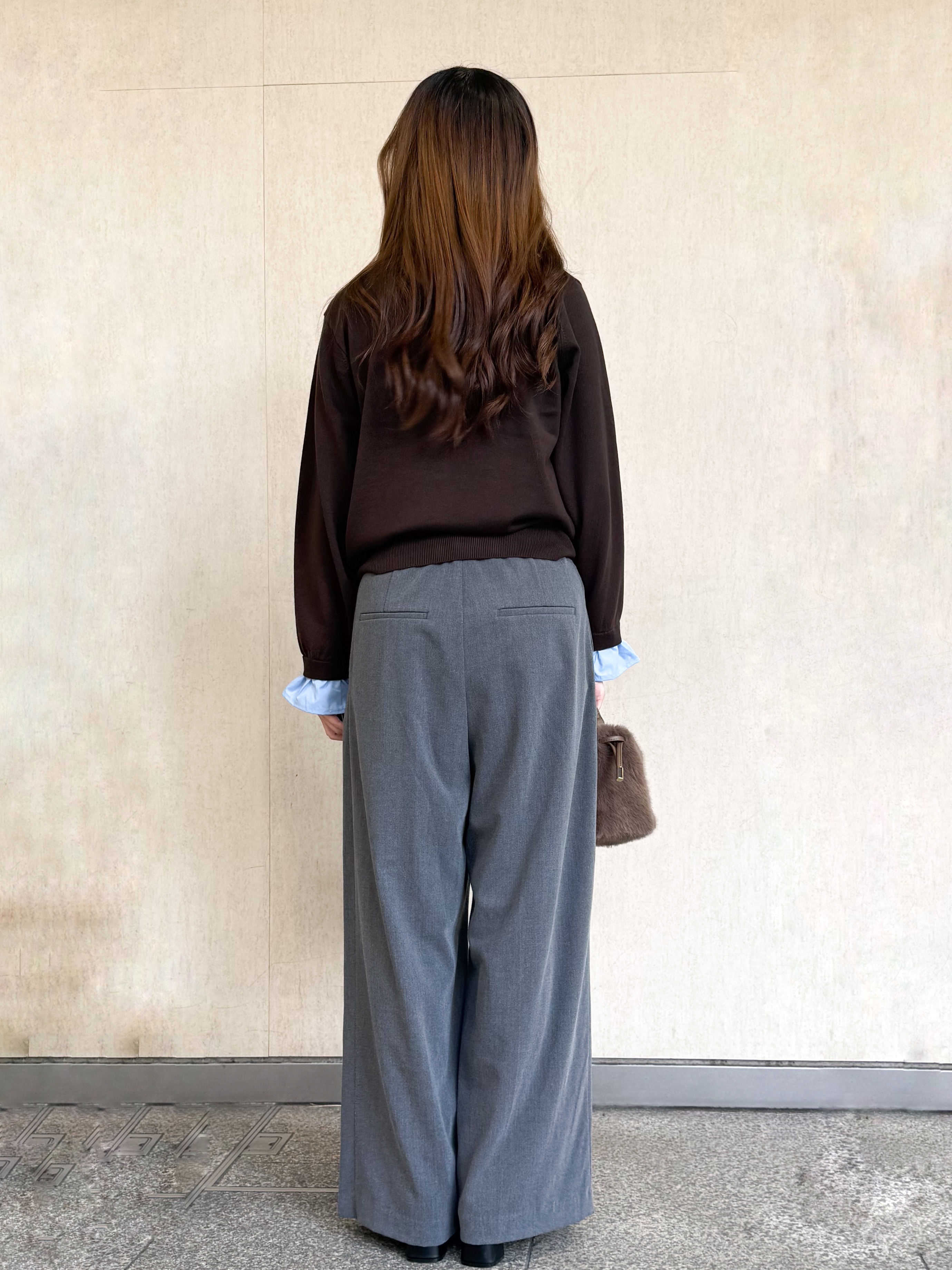 周 彩未さんの「OPAQUE.CLIP｜シャツレイヤード風ポロニット【洗濯機OK】」を使ったコーディネート