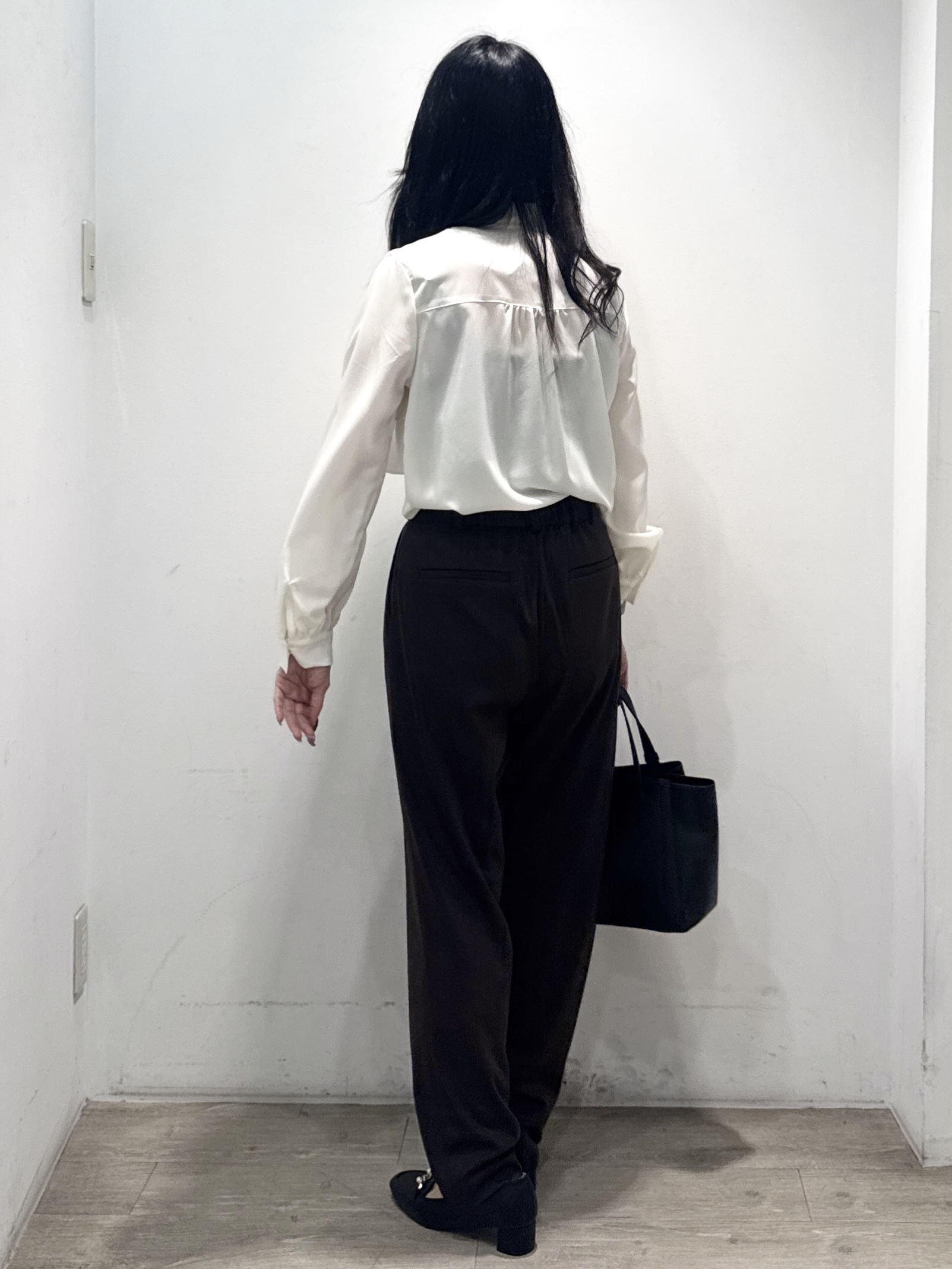 yuicciさんの「OPAQUE.CLIP｜【防シワ】ダブルフレアボウタイブラウス《洗濯機OK／イージーアイロン》」を使ったコーディネート