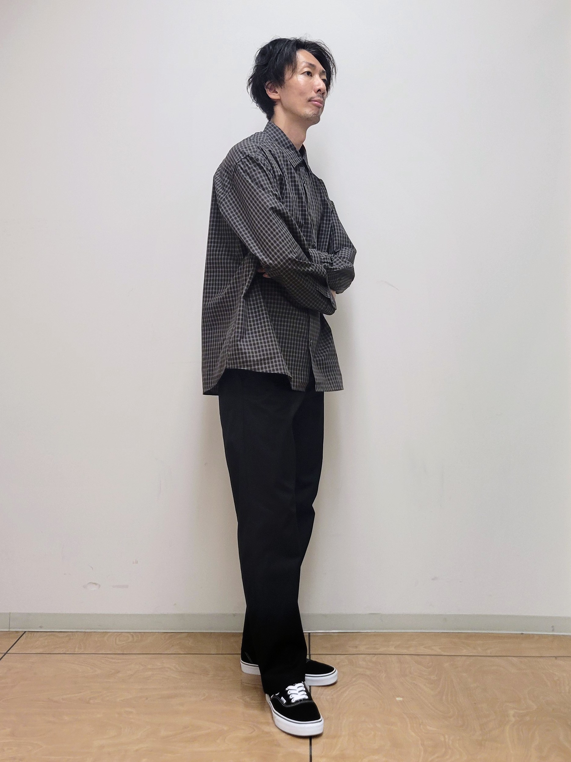 piroyaさんの「TAKEO KIKUCHI｜【日本製/Sサイズ～】リラックスフィットシャツ」を使ったコーディネート