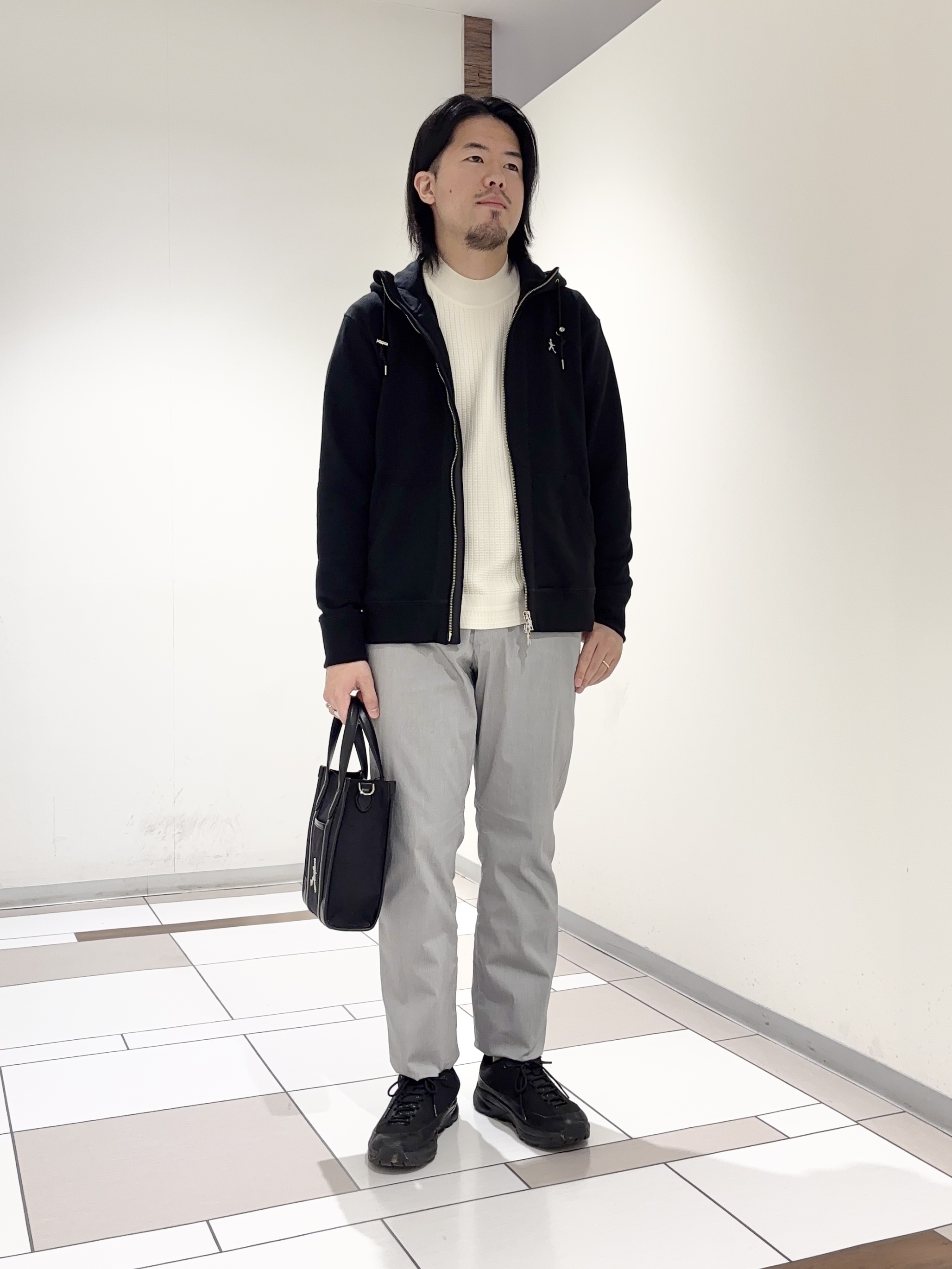 及川さんの「TAKEO KIKUCHI｜【BOWLER HAT LABEL】ジップアップ スウェットパーカー」を使ったコーディネート