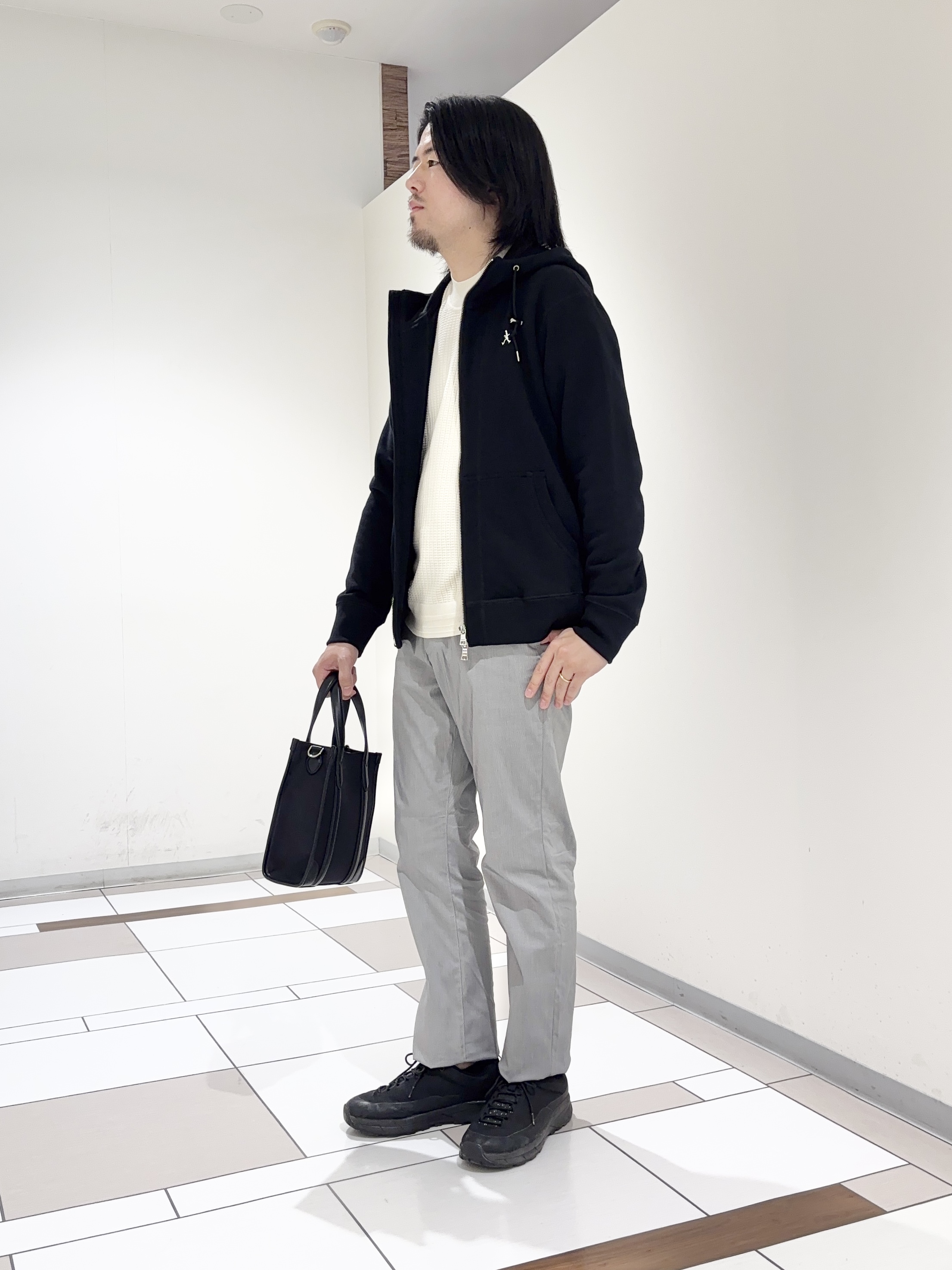及川さんの「TAKEO KIKUCHI｜【BOWLER HAT LABEL】ジップアップ スウェットパーカー」を使ったコーディネート