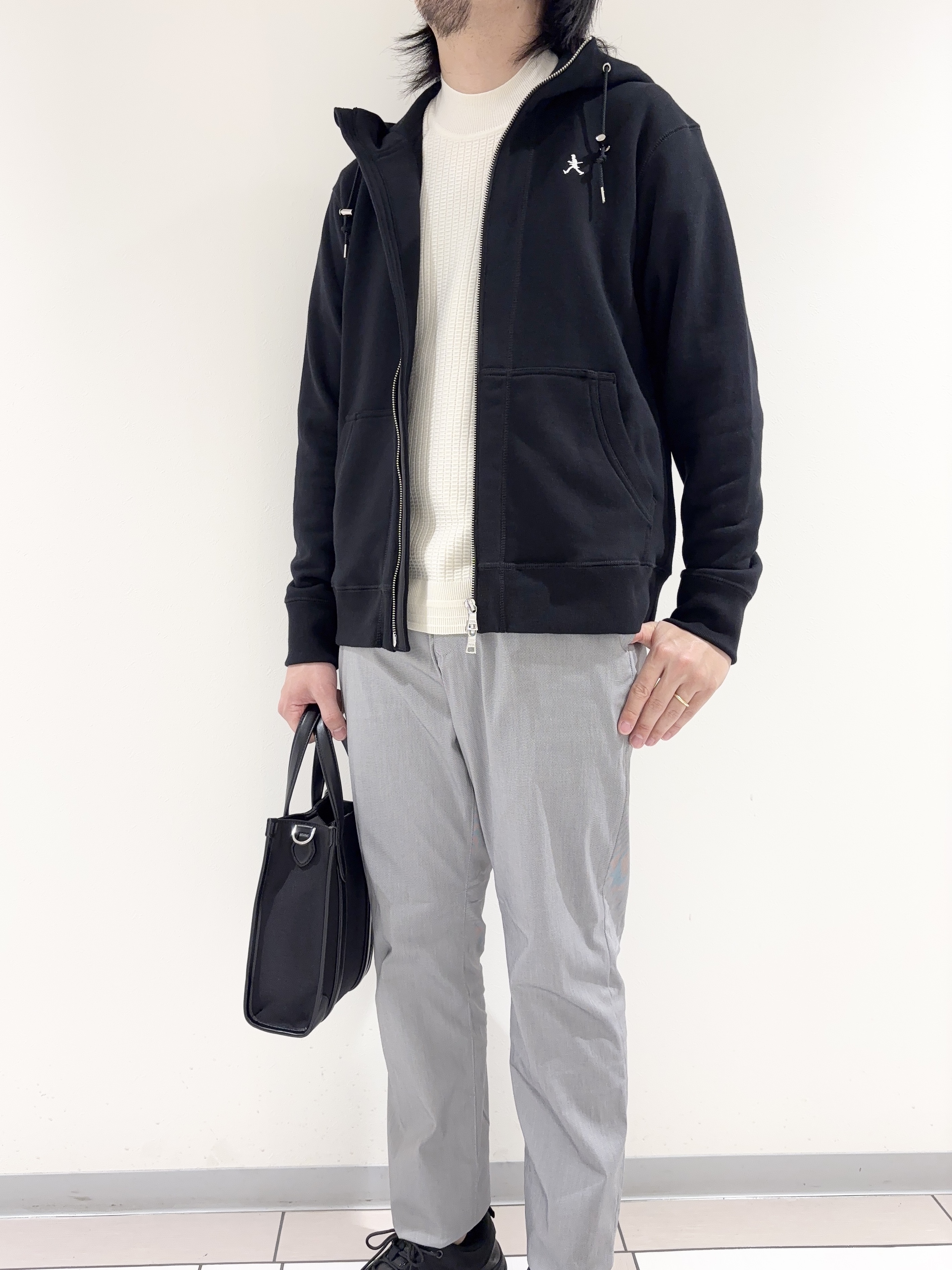 及川さんの「TAKEO KIKUCHI｜【BOWLER HAT LABEL】ジップアップ スウェットパーカー」を使ったコーディネート