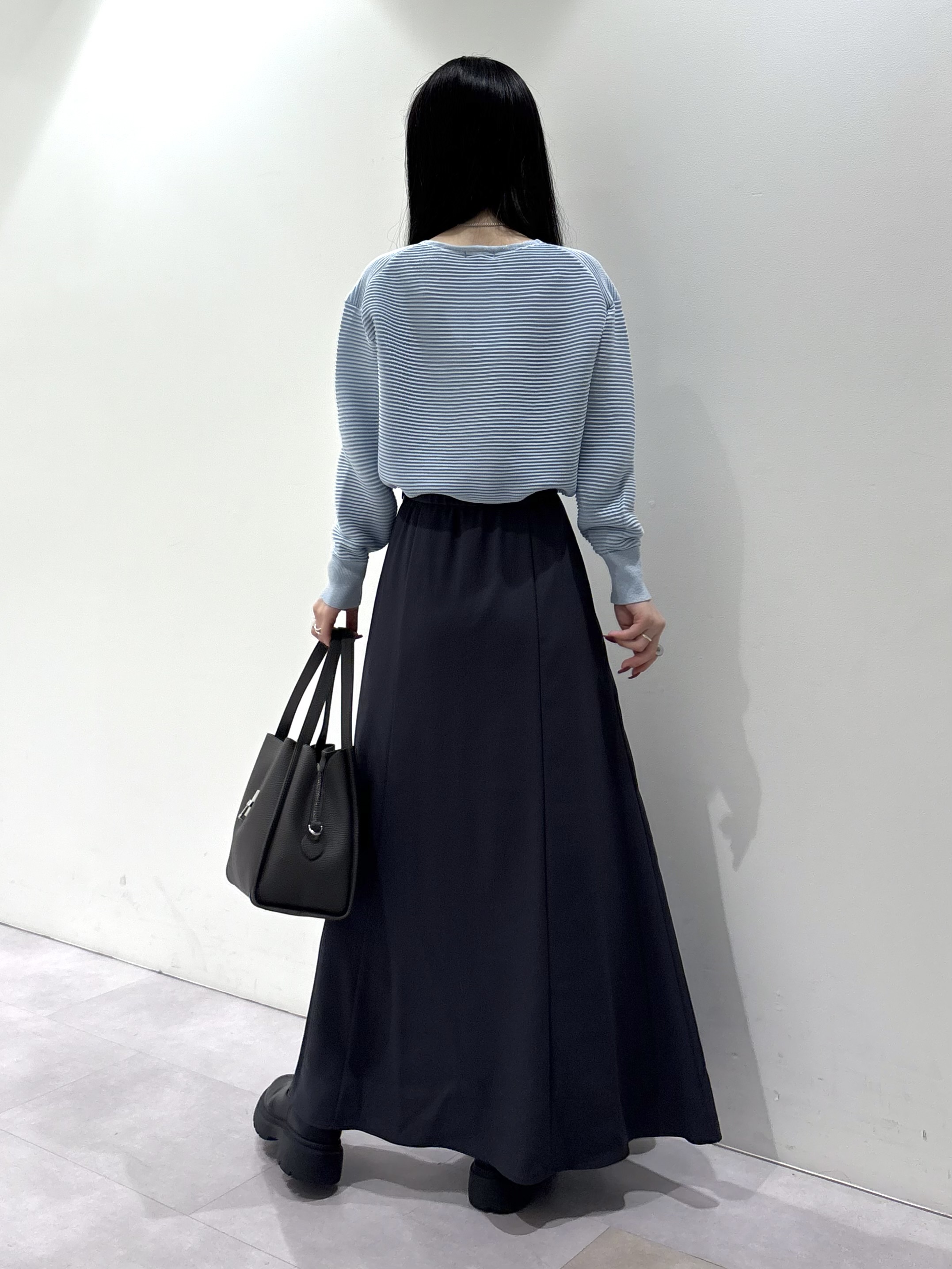 KEIKOさんの「INDIVI｜【ウール混／体型カバー】ラメガーター編み Vネックニット」を使ったコーディネート
