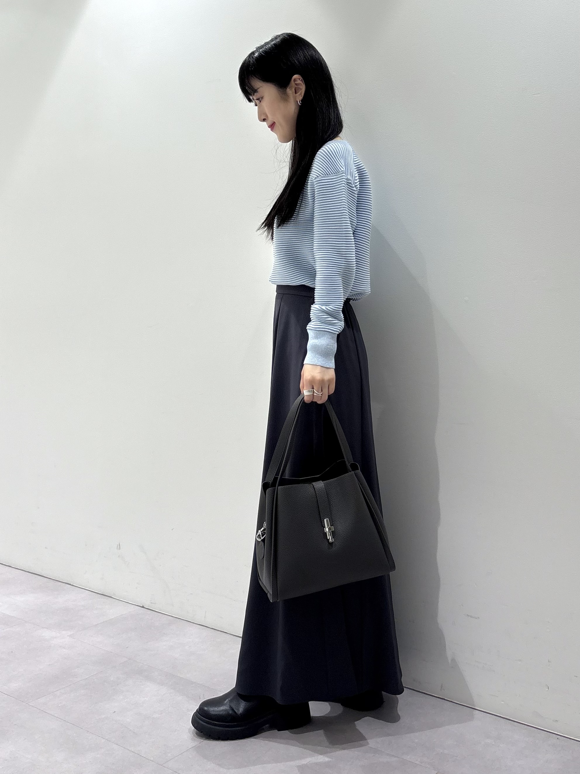 KEIKOさんの「INDIVI｜【ウール混／体型カバー】ラメガーター編み Vネックニット」を使ったコーディネート