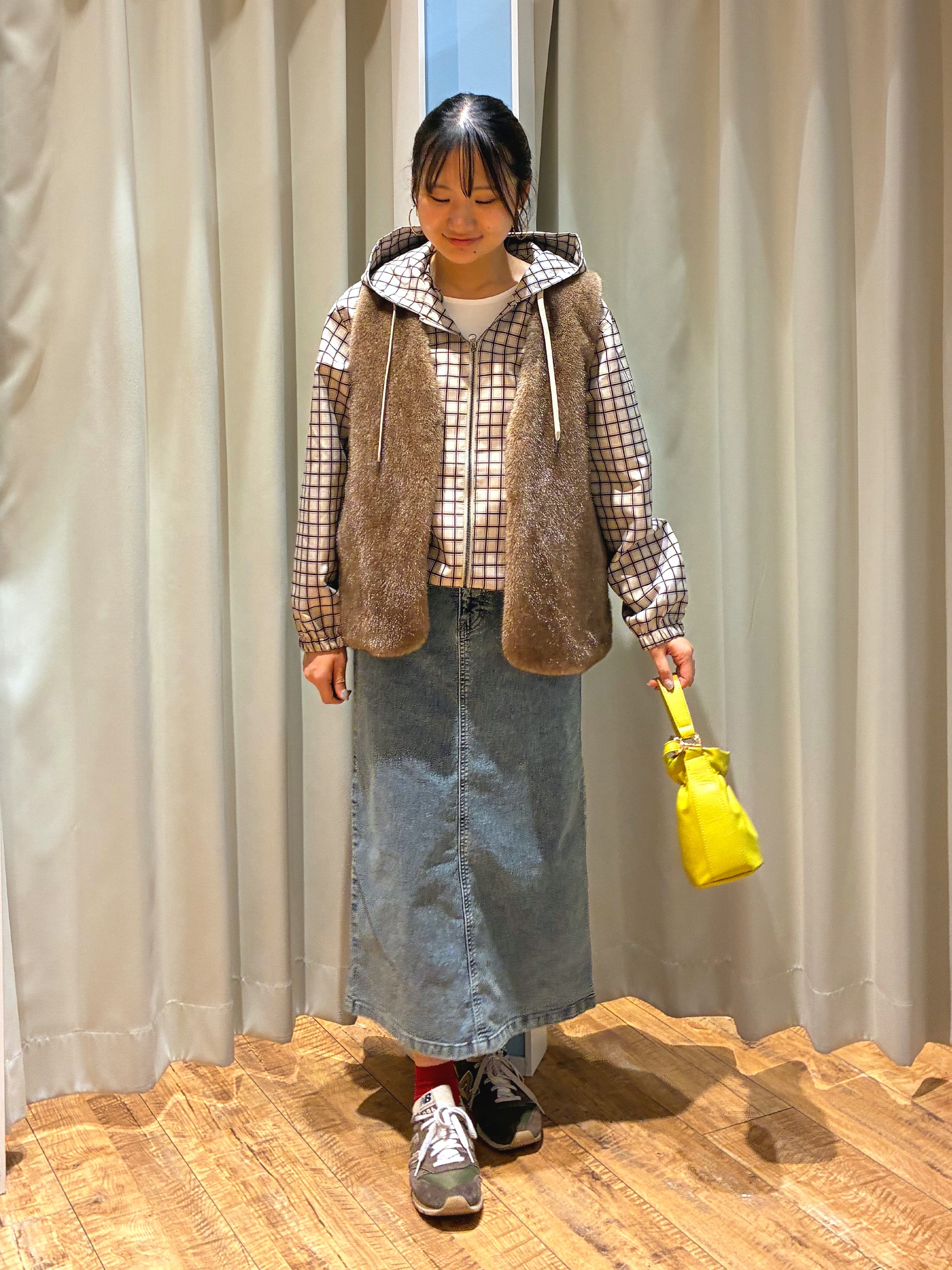 もんちゃんさんの「SHOO･LA･RUE｜重ねるだけでこなれコーデに ふわふわフェイクファーベスト」を使ったコーディネート