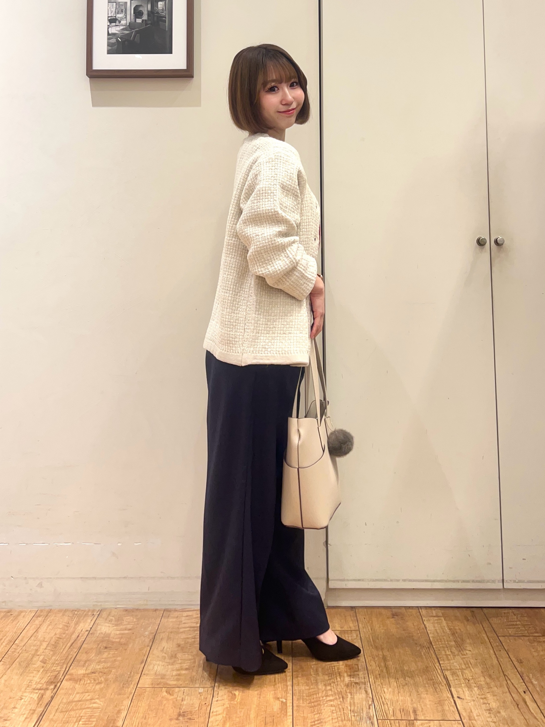 AIRIさんの「SHOO･LA･RUE｜【S-LL/洗濯機可】1枚で華やか ツイード調ニットカーディガン」を使ったコーディネート