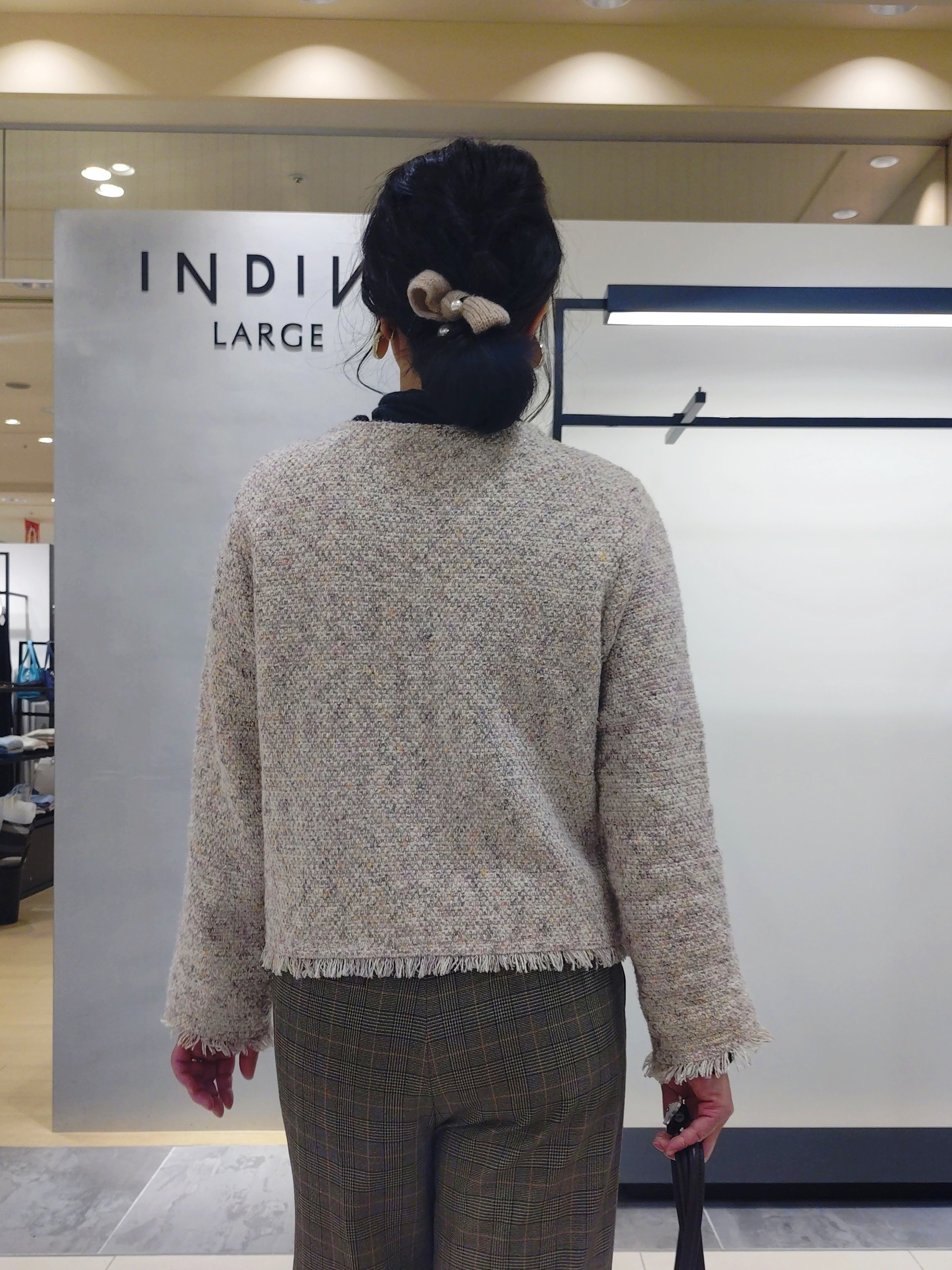 TOMOMIさんの「INDIVI｜【洗濯機OK／ストレッチ◎】ストレートワイドパンツ」を使ったコーディネート