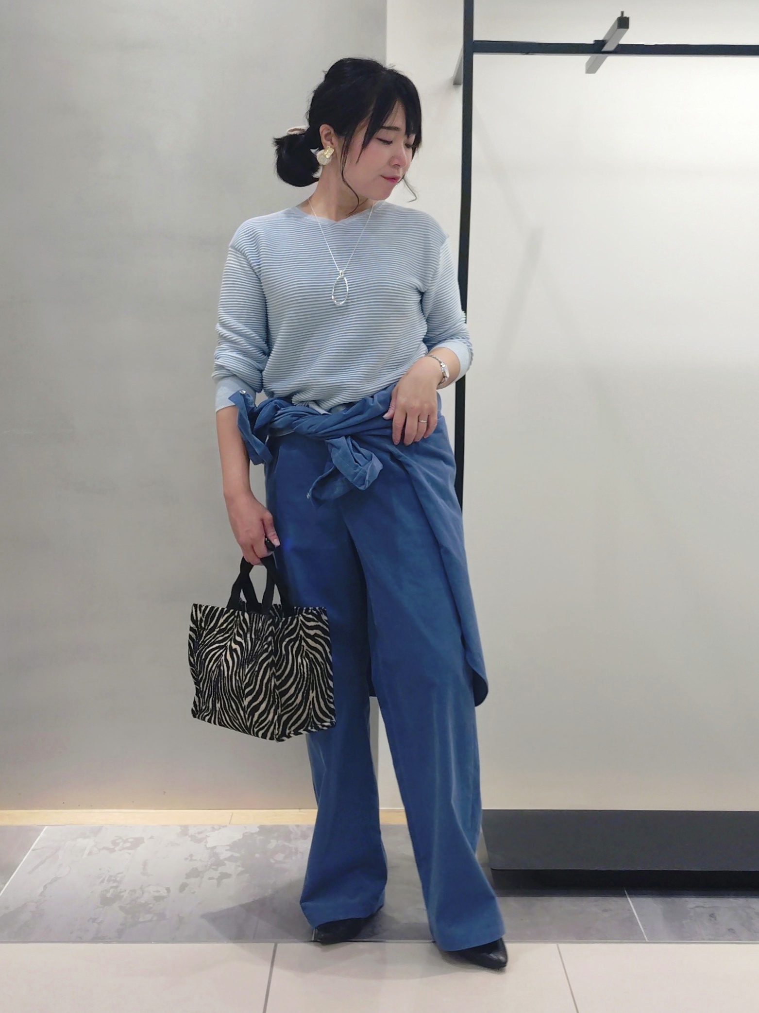TOMOMIさんの「INDIVI｜【大人コーデュロイ／SETUP可】ソフトセミワイドパンツ」を使ったコーディネート