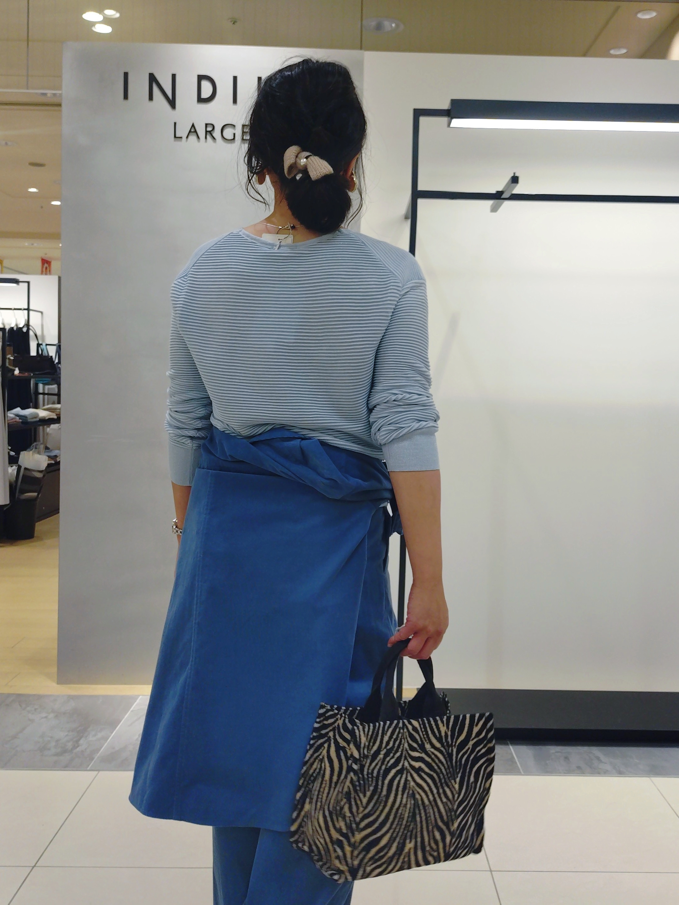 TOMOMIさんの「INDIVI｜【大人コーデュロイ／SETUP可】ソフトセミワイドパンツ」を使ったコーディネート