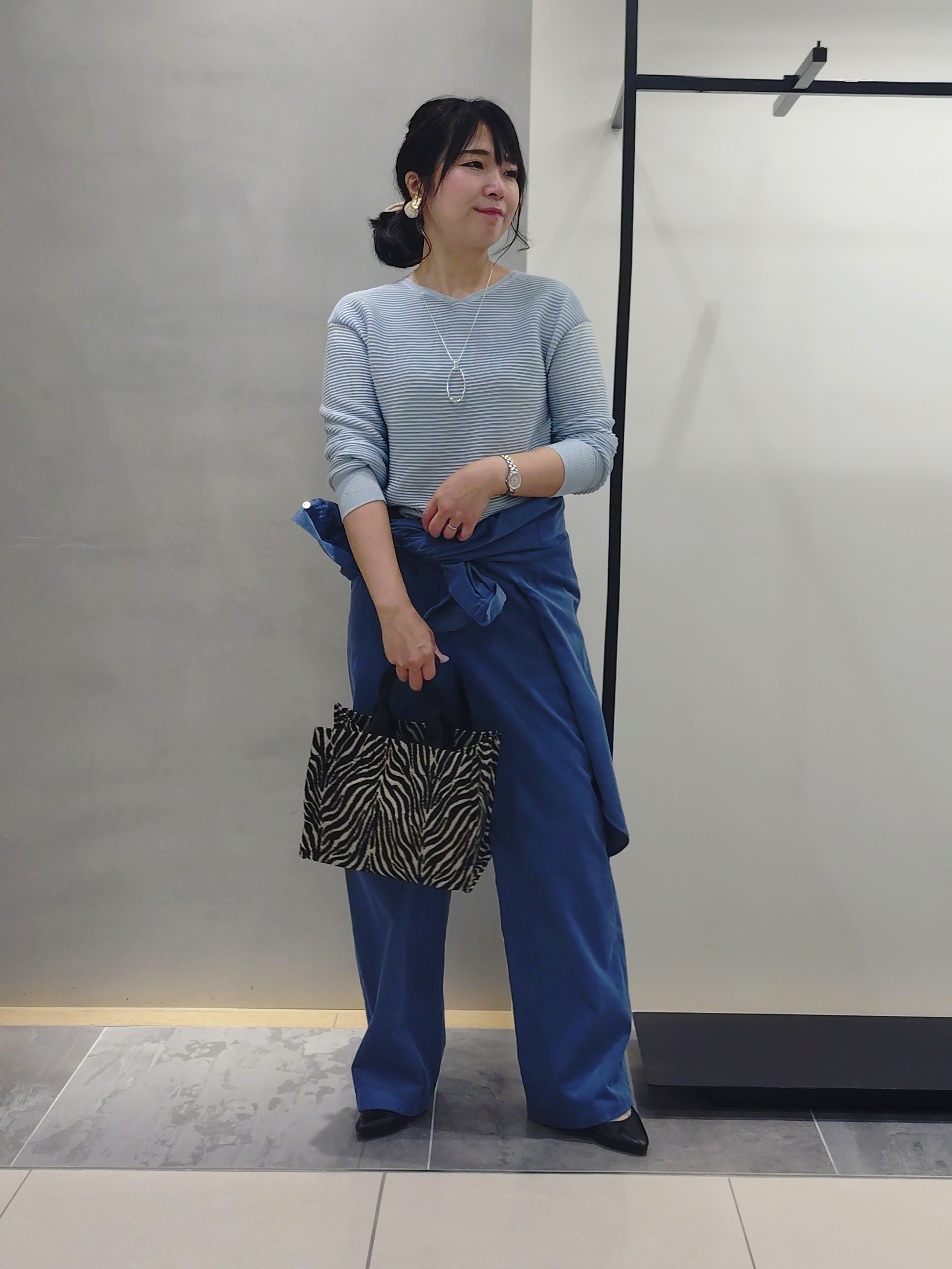 TOMOMIさんの「INDIVI｜【大人コーデュロイ／SETUP可】ソフトセミワイドパンツ」を使ったコーディネート