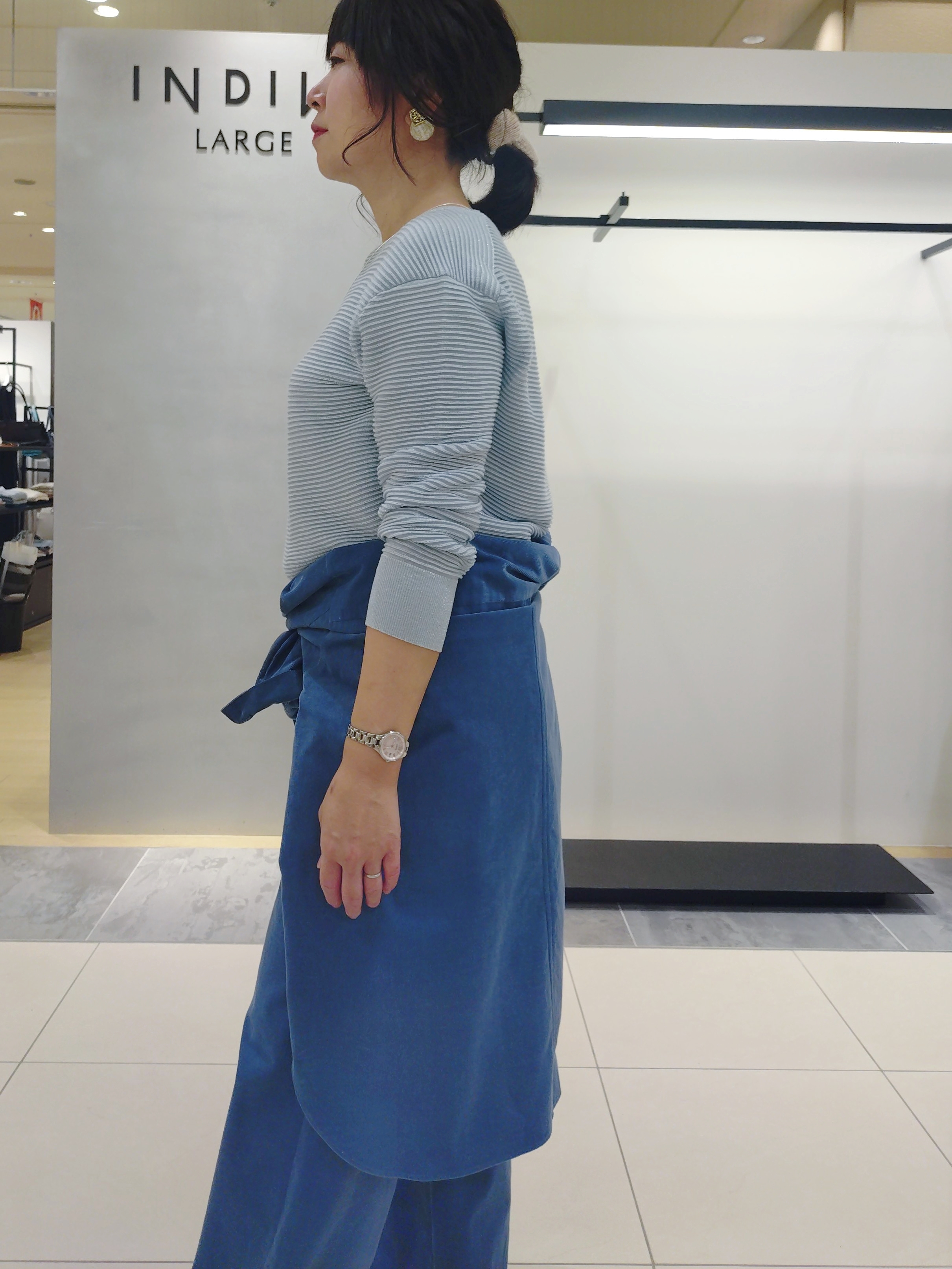TOMOMIさんの「INDIVI｜【大人コーデュロイ／SETUP可】ソフトセミワイドパンツ」を使ったコーディネート