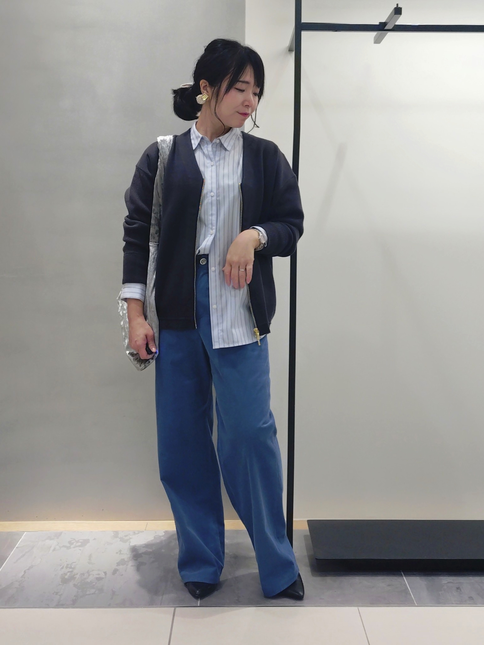 TOMOMIさんの「INDIVI｜【大人コーデュロイ／SETUP可】ソフトセミワイドパンツ」を使ったコーディネート
