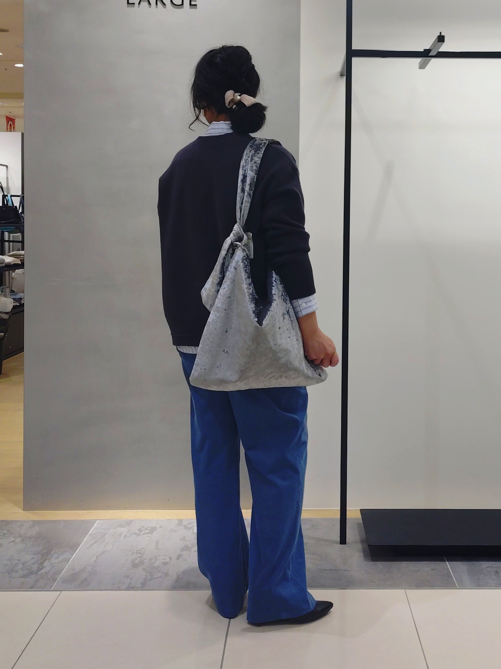 TOMOMIさんの「INDIVI｜【大人コーデュロイ／SETUP可】ソフトセミワイドパンツ」を使ったコーディネート