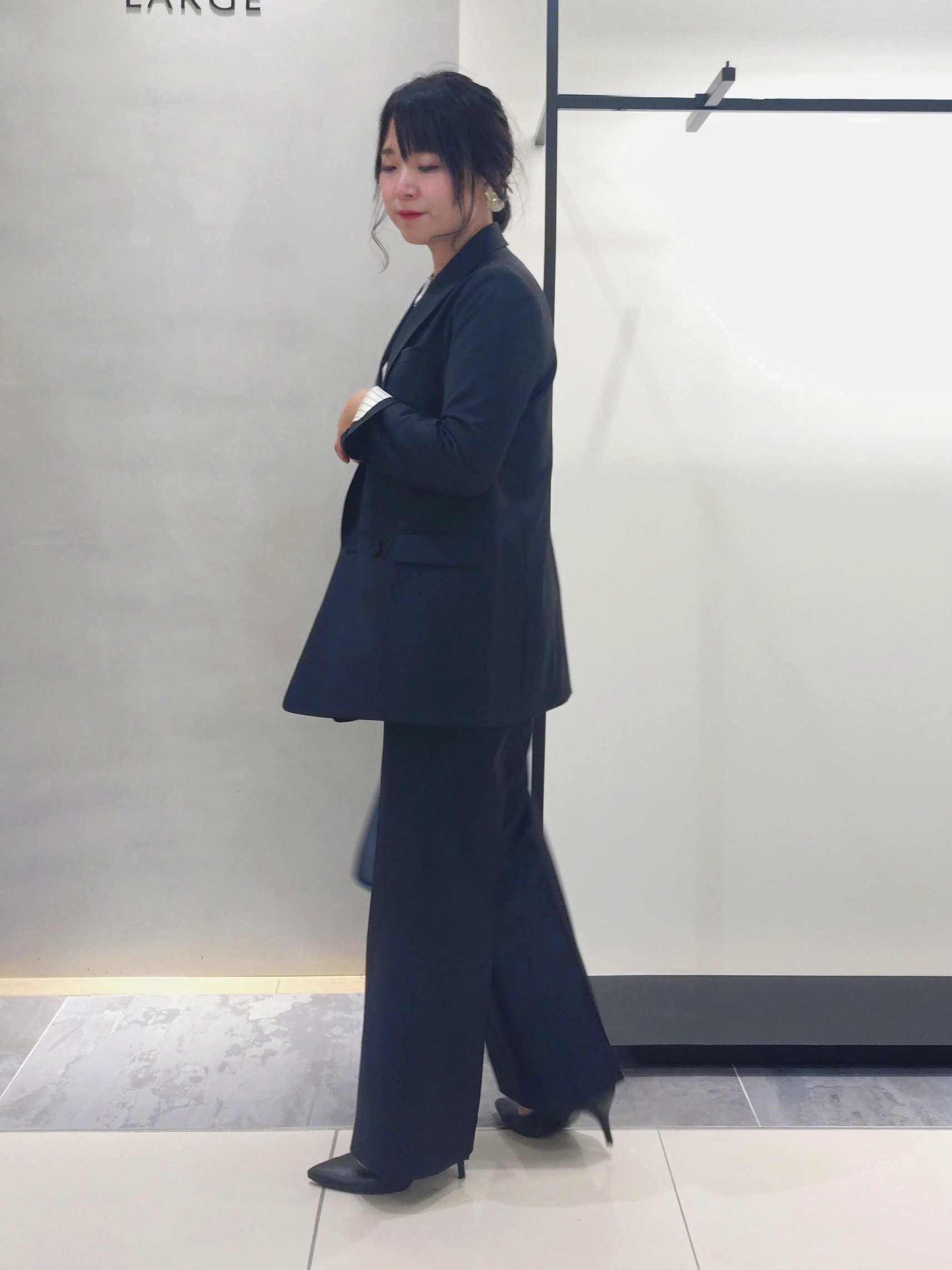 TOMOMIさんの「INDIVI｜【通勤にオススメ／幾何学柄】ジョーゼットタックブラウス」を使ったコーディネート