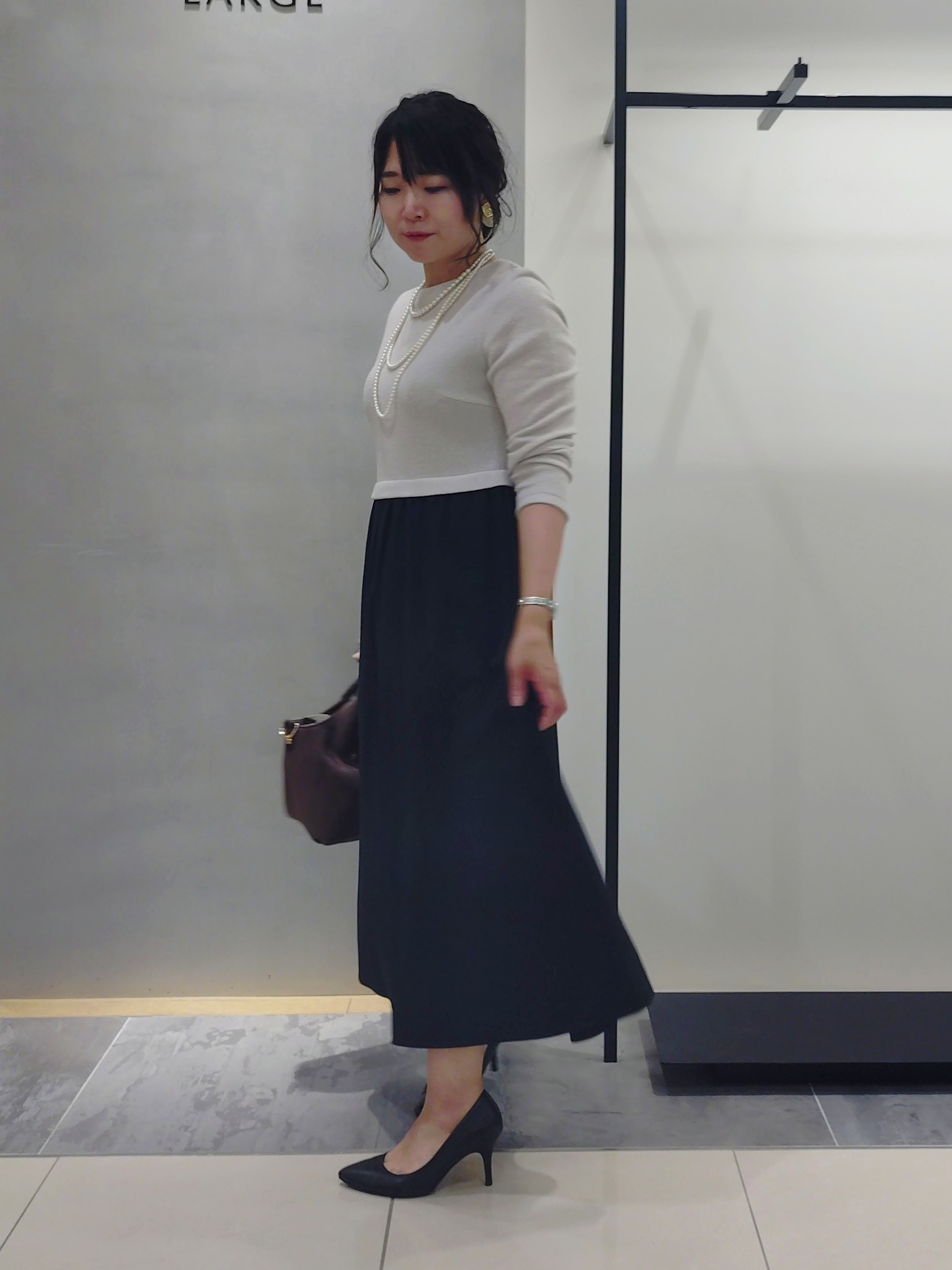 TOMOMIさんの「INDIVI｜【風合い柔らか／SETUP可】ブークレ起毛ジャージ切替ワンピース」を使ったコーディネート