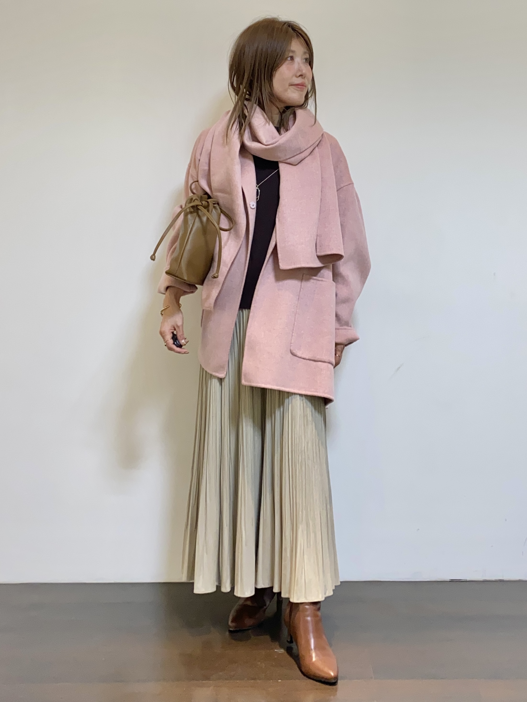 tomoさんの「UNTITLED｜【マフラー付き/ゆったり】リバーコート」を使ったコーディネート