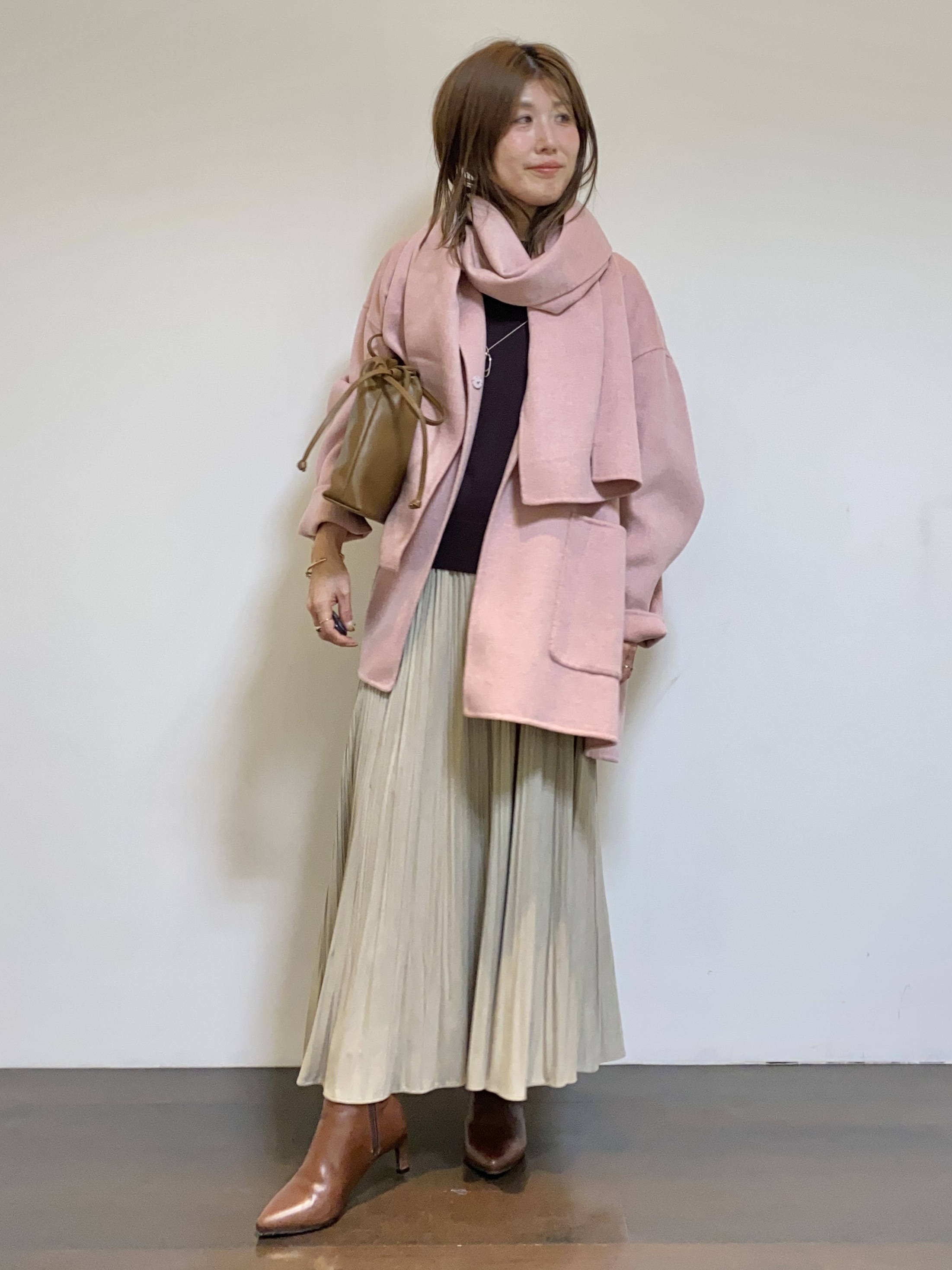 tomoさんの「UNTITLED｜【マフラー付き/ゆったり】リバーコート」を使ったコーディネート