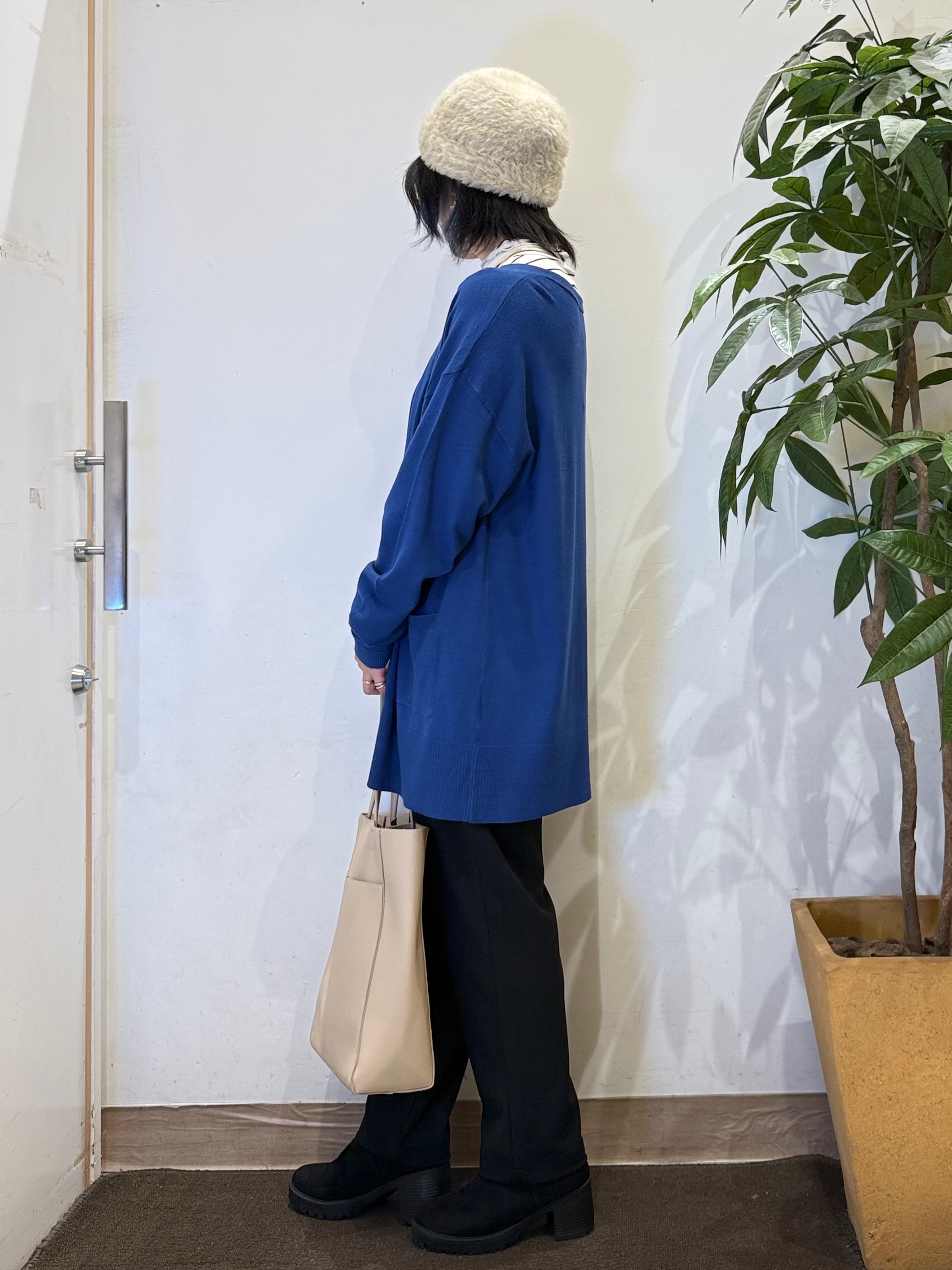 misakiさんの「SHOO･LA･RUE｜【体型カバー/洗濯機可/ポケット付き】ゆるシルエット もちもち ボタンレスカーディガン」を使ったコーディネート