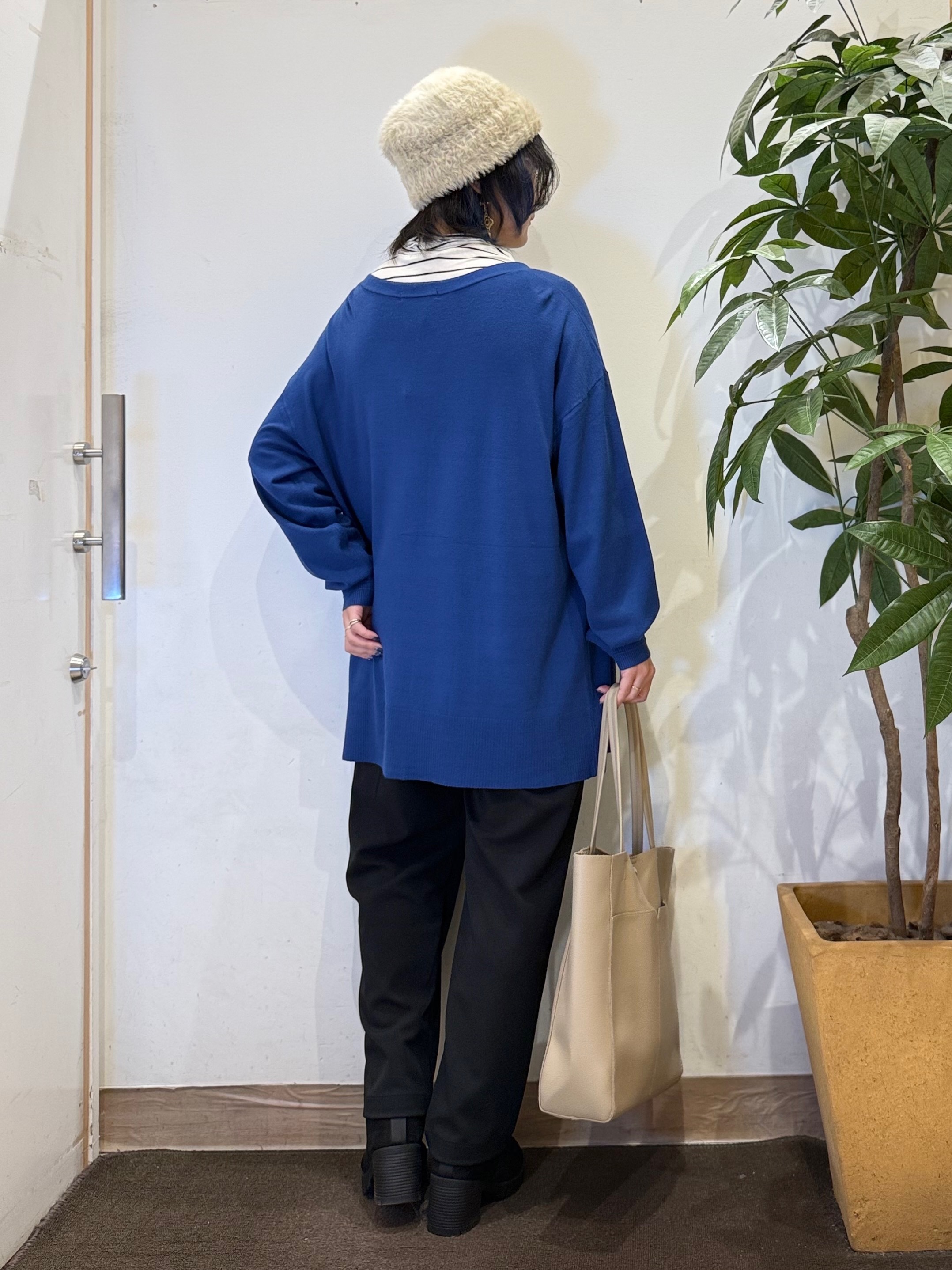misakiさんの「SHOO･LA･RUE｜【体型カバー/洗濯機可/ポケット付き】ゆるシルエット もちもち ボタンレスカーディガン」を使ったコーディネート