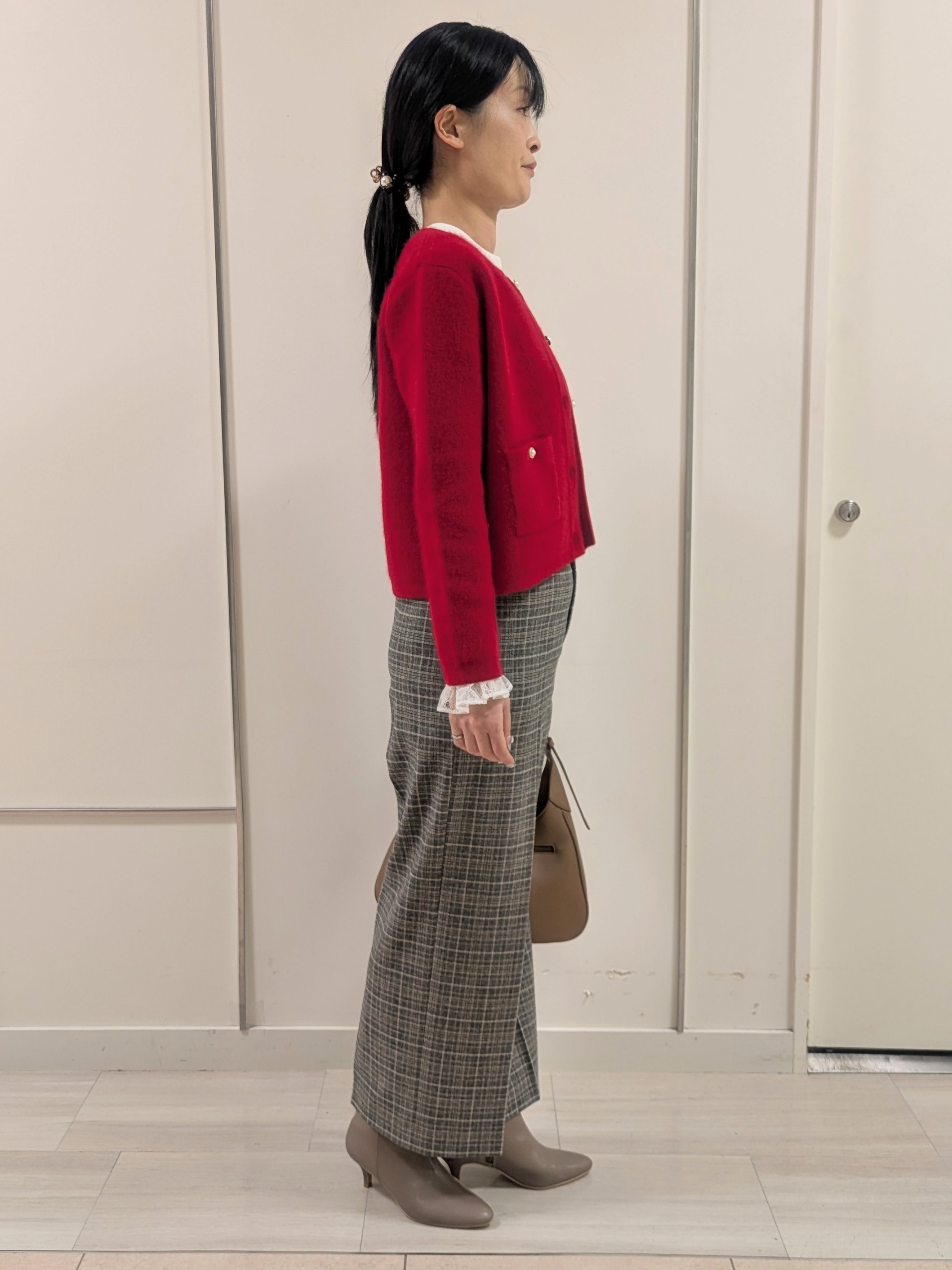 mikiさんの「COUP DE CHANCE｜【手洗い可／ラクーン混】ヘアリーカーディガン」を使ったコーディネート