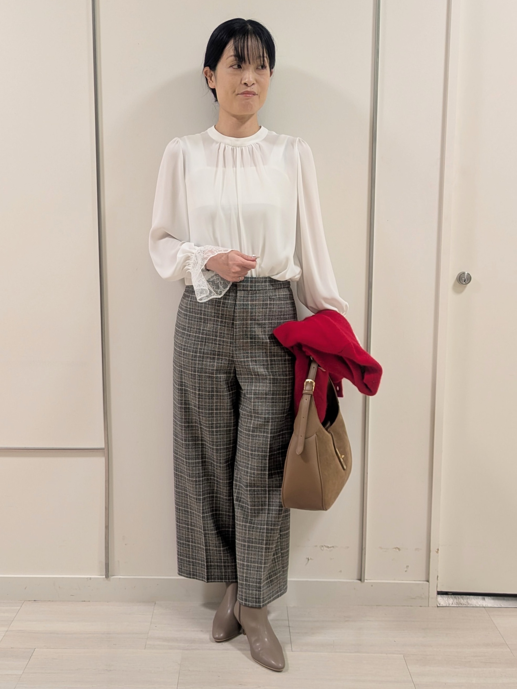 mikiさんの「COUP DE CHANCE｜【手洗い可／ラクーン混】ヘアリーカーディガン」を使ったコーディネート