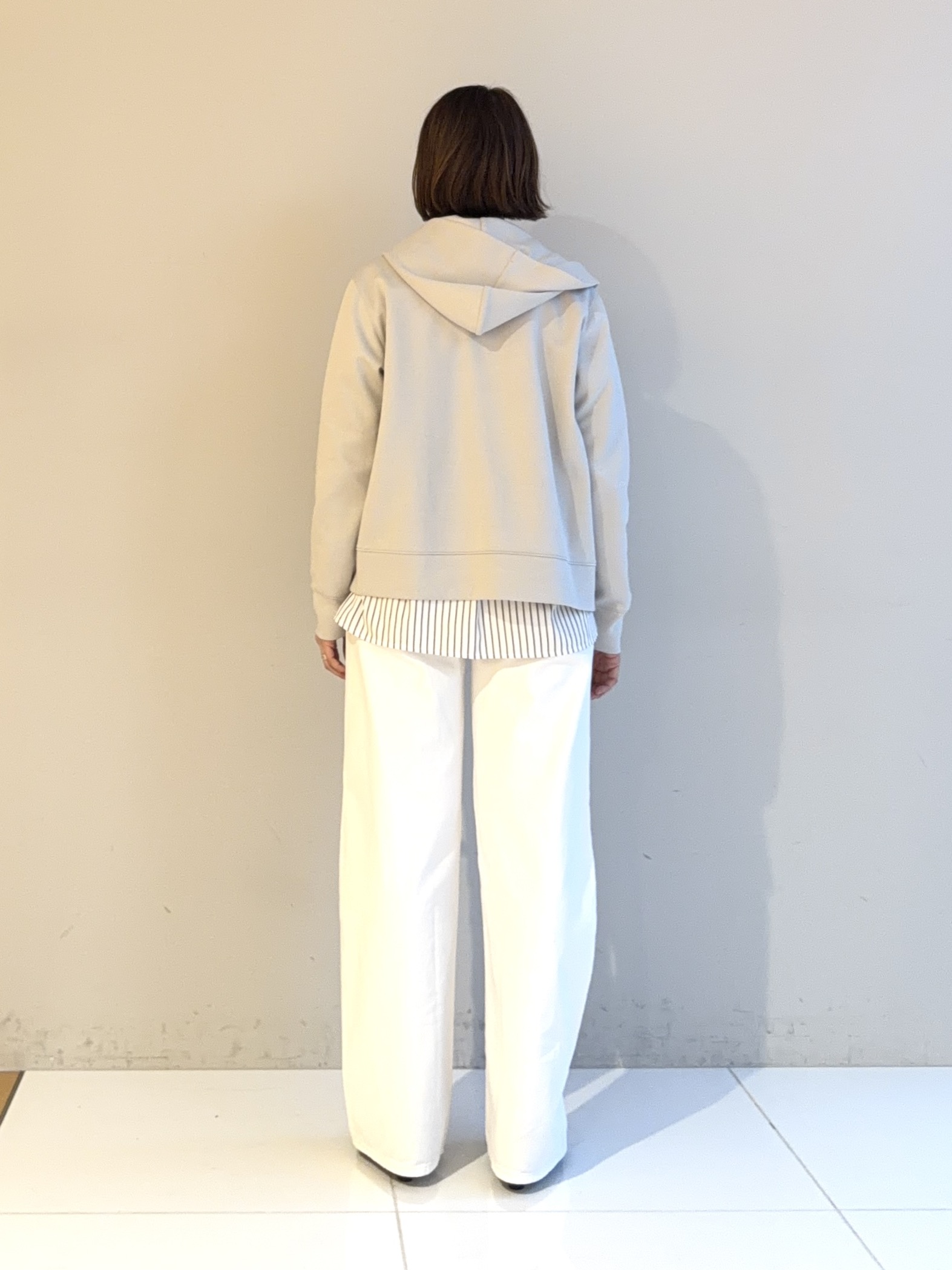 murayamaさんの「INDIVI｜【顔まわりスッキリ／日本製】立体フードジャージパーカー」を使ったコーディネート