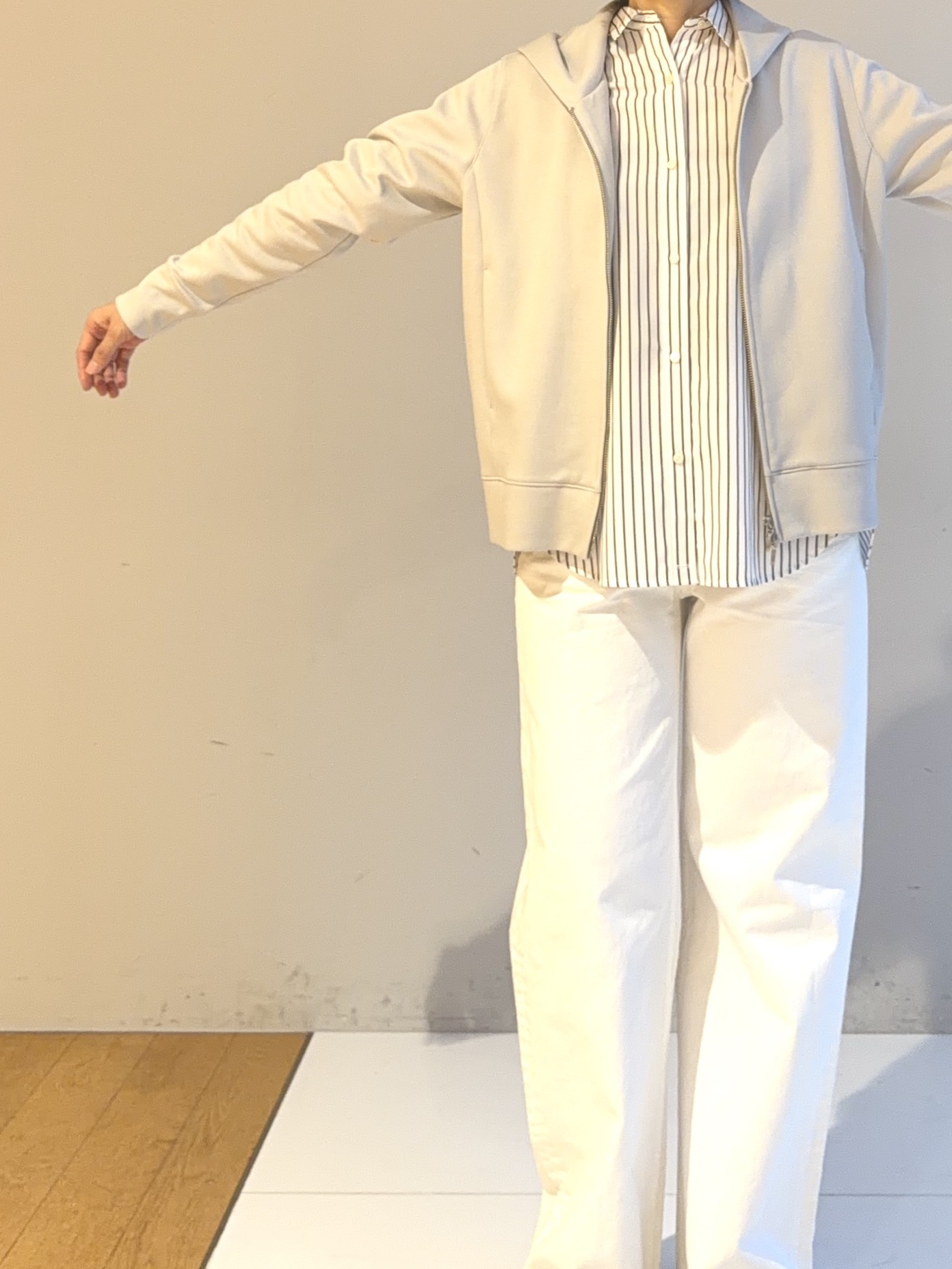 murayamaさんの「INDIVI｜【顔まわりスッキリ／日本製】立体フードジャージパーカー」を使ったコーディネート