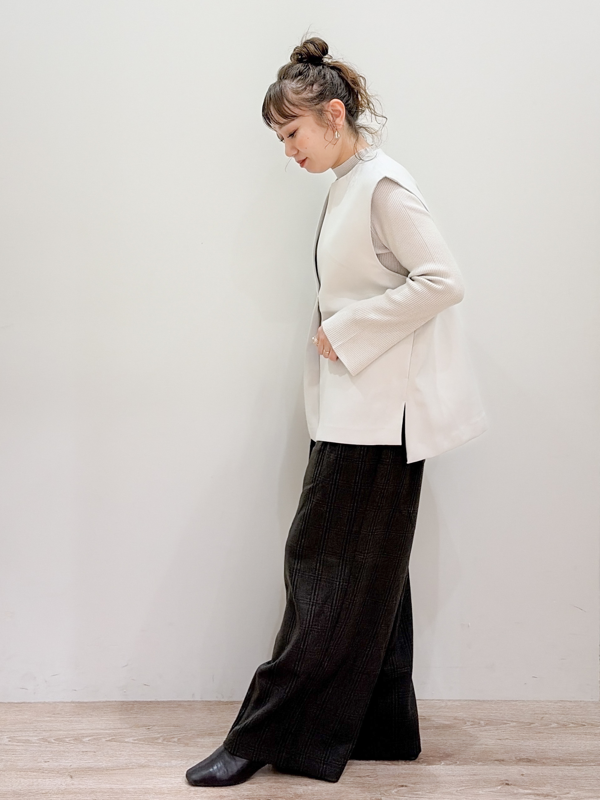 risayanさんの「OPAQUE.CLIP｜《ツインセット》Vネックベスト&times;ハイネックリブニット【洗濯機OK】」を使ったコーディネート