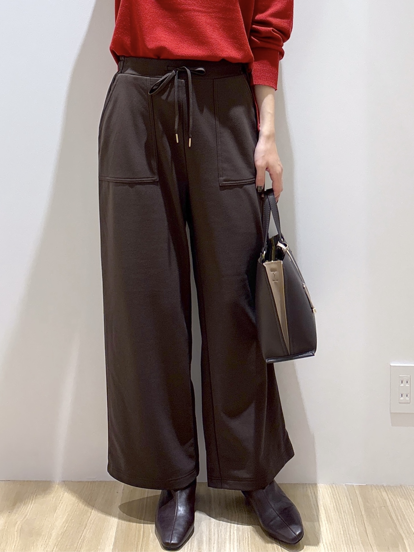 sachikoさんの「OPAQUE.CLIP｜『THE』名品リラクシーVネックニット【洗濯機OK】」を使ったコーディネート