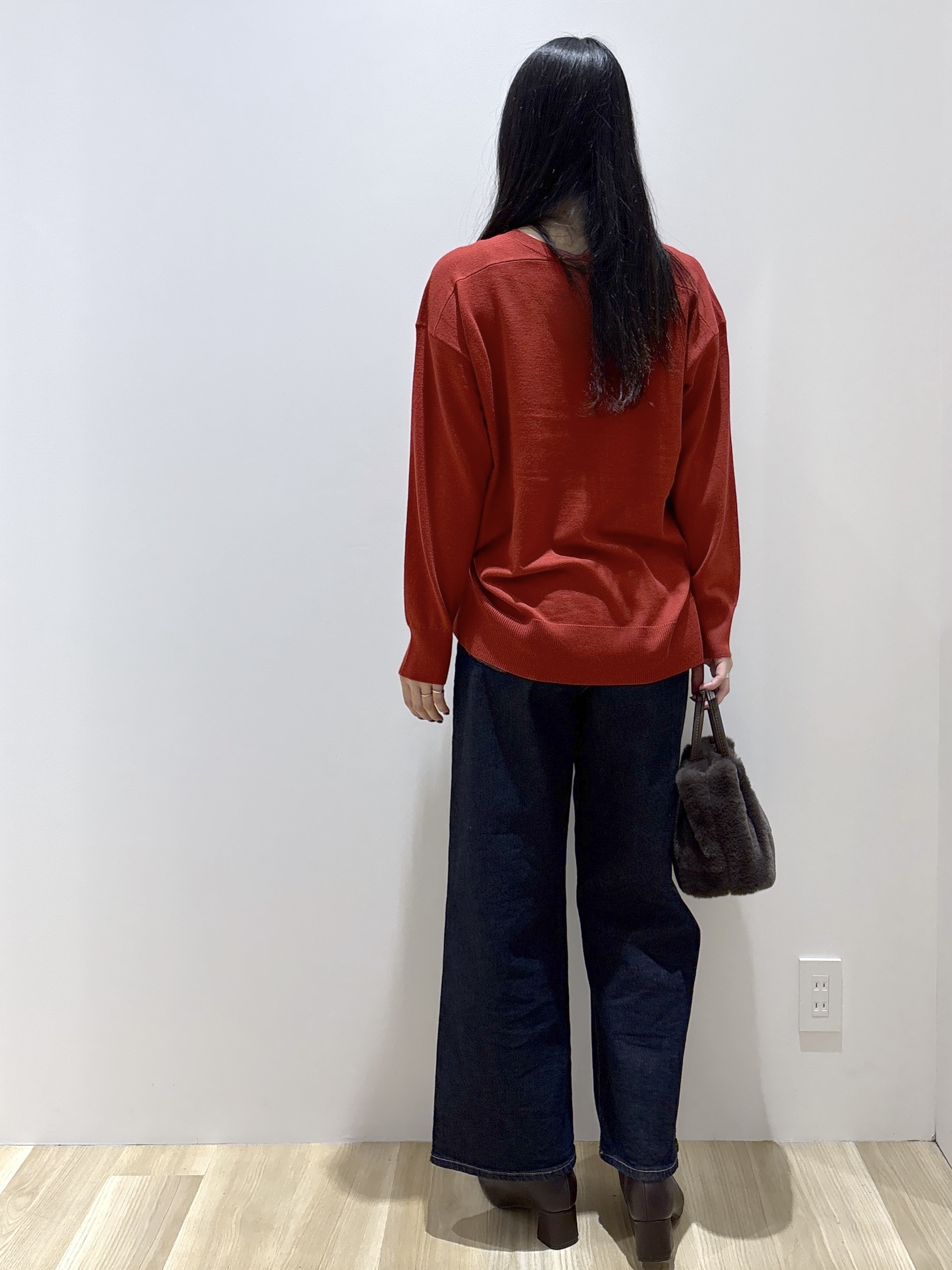 sachikoさんの「OPAQUE.CLIP｜『THE』名品リラクシーVネックニット【洗濯機OK】」を使ったコーディネート