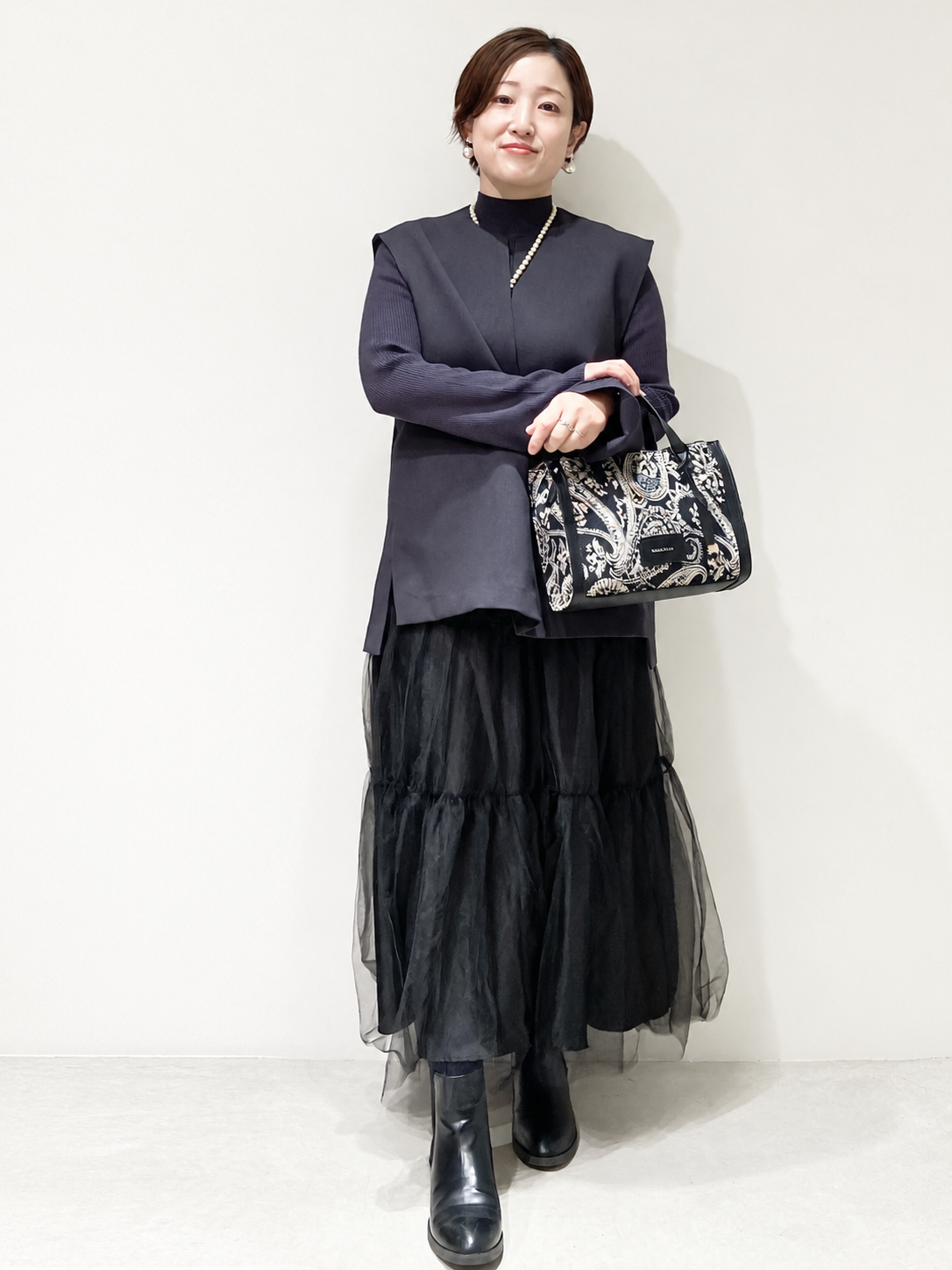 MIHOさんの「OPAQUE.CLIP｜《ツインセット》Vネックベスト&times;ハイネックリブニット【洗濯機OK】」を使ったコーディネート
