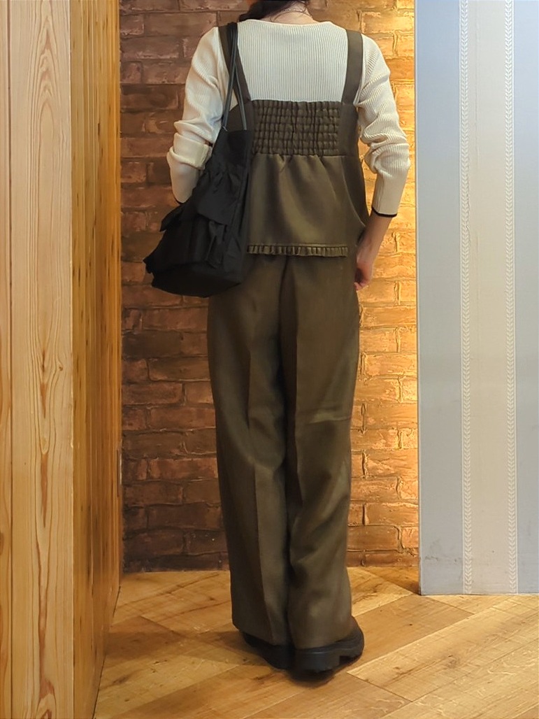 massuさんの「SHOO･LA･RUE｜【毛玉になりにくい/S-LL/洗濯機可】ボートネックで首元美しく やわらかリブニット」を使ったコーディネート