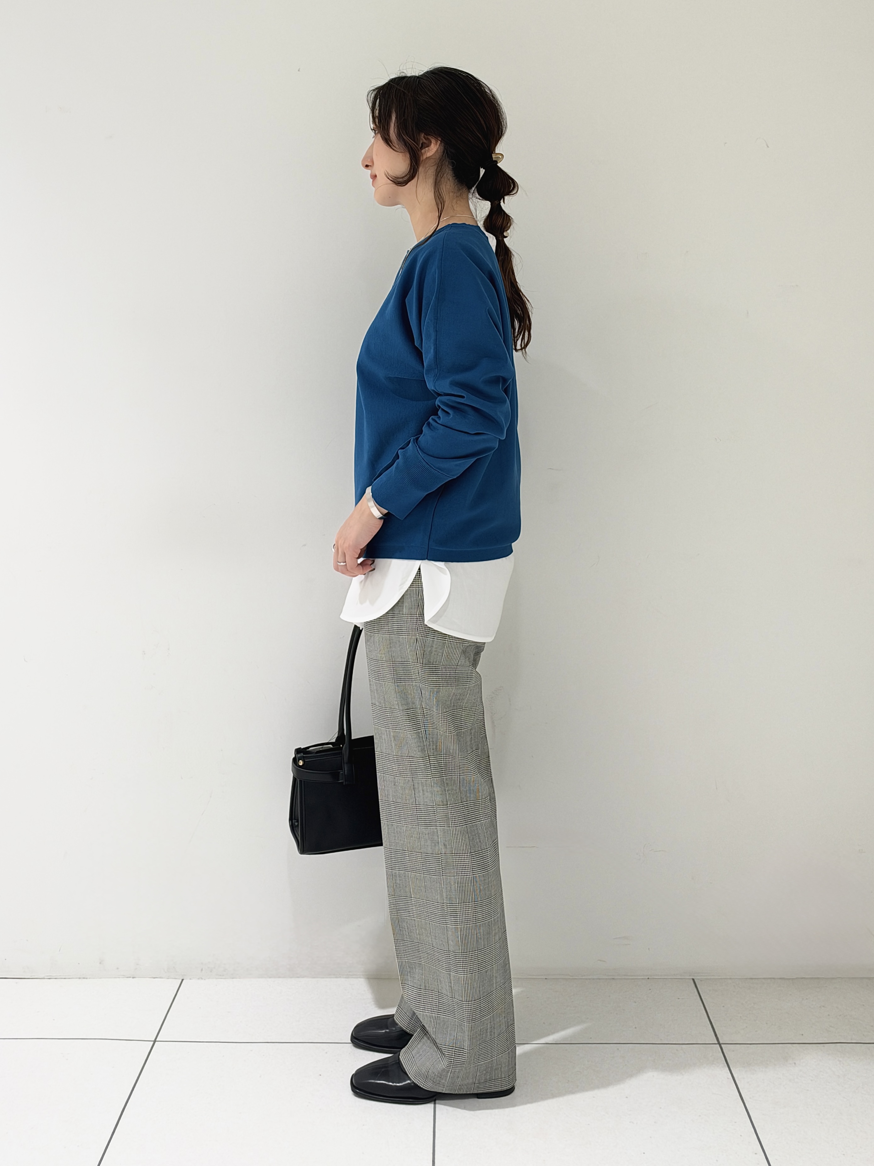 そんさんの「INDIVI｜【選べる6色／ストレッチ◎】きれいめドルマンスリーブニット」を使ったコーディネート