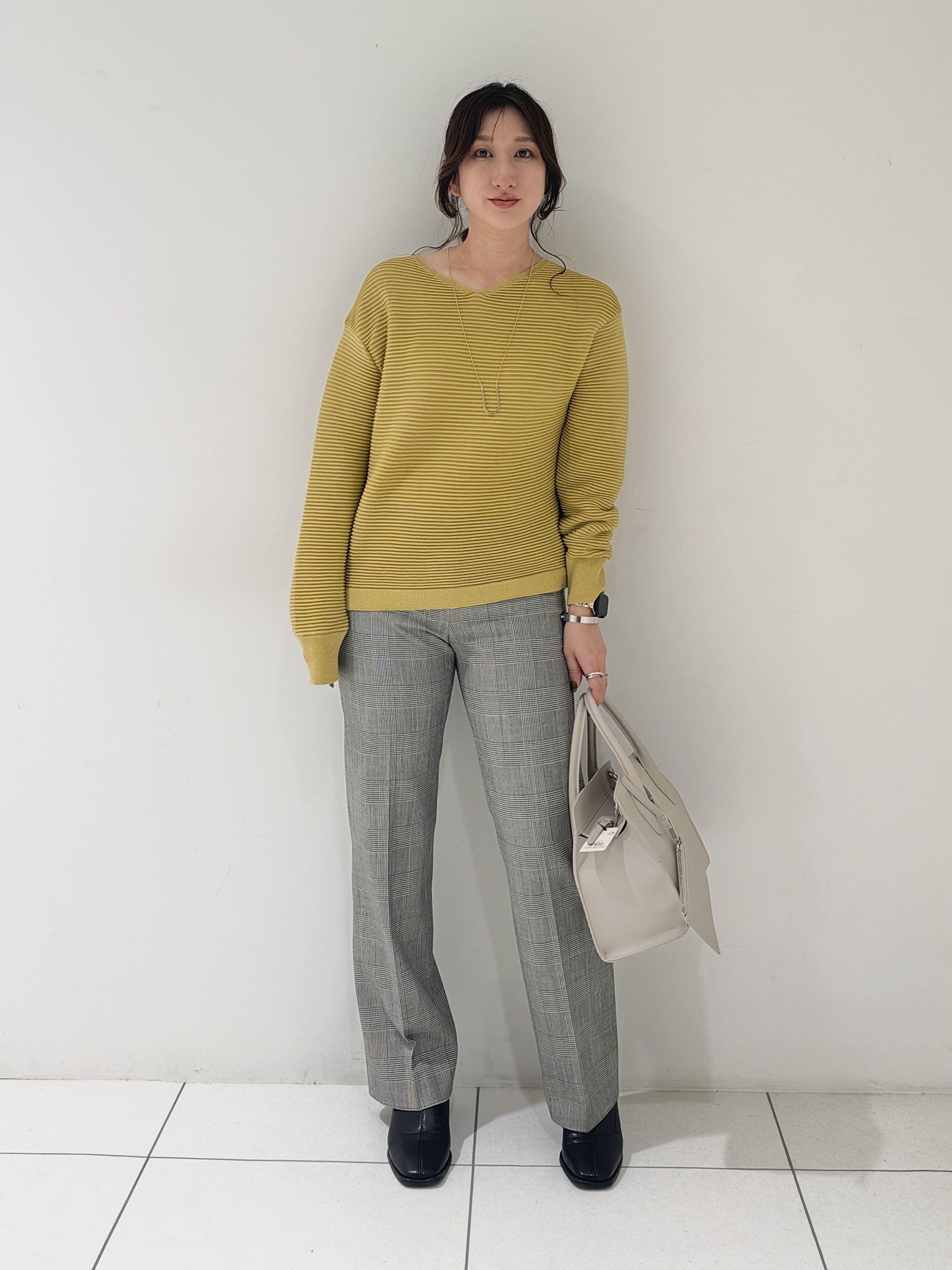 そんさんの「INDIVI｜【ウール混／体型カバー】ラメガーター編み Vネックニット」を使ったコーディネート