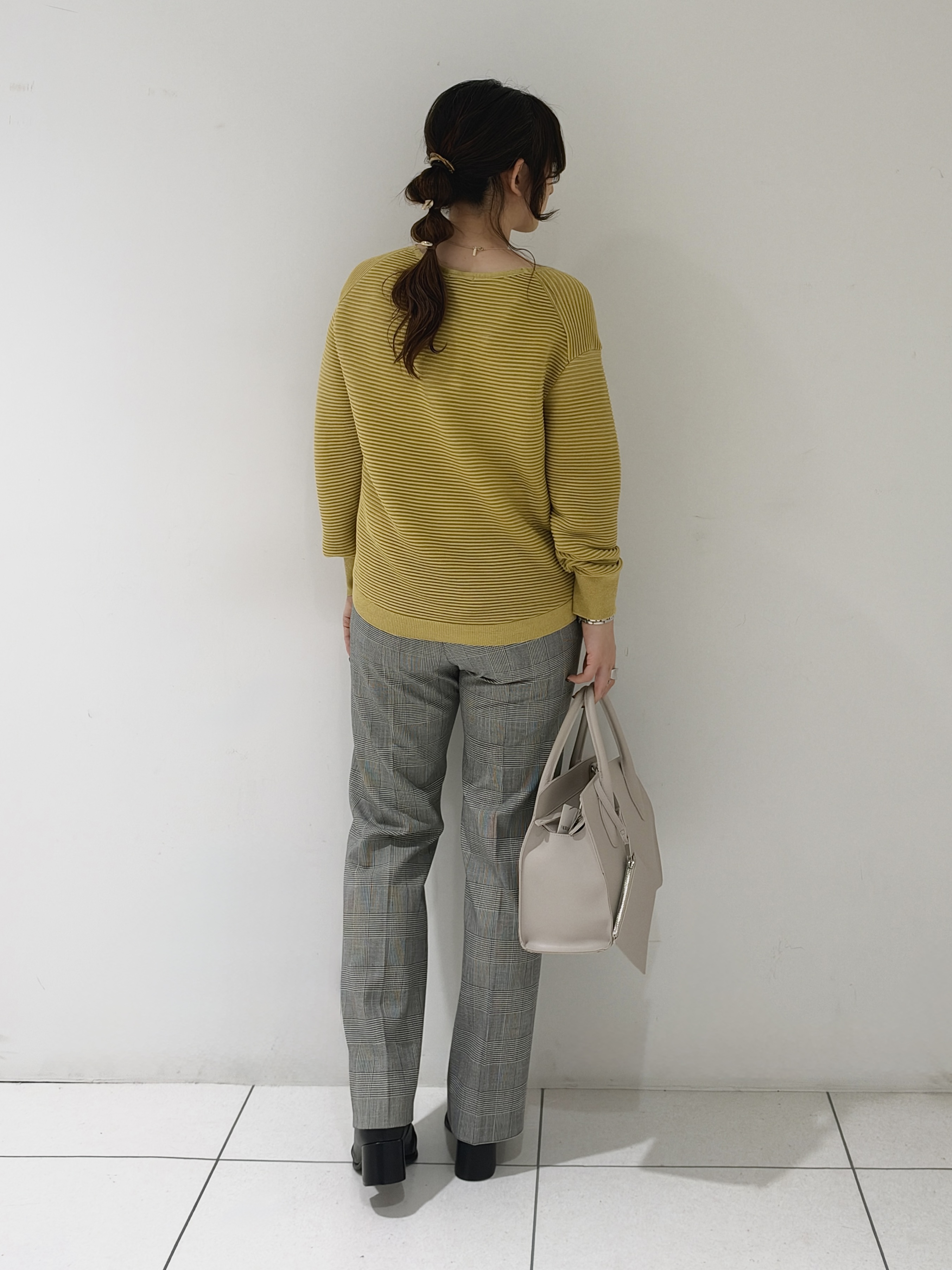 そんさんの「INDIVI｜【ウール混／体型カバー】ラメガーター編み Vネックニット」を使ったコーディネート