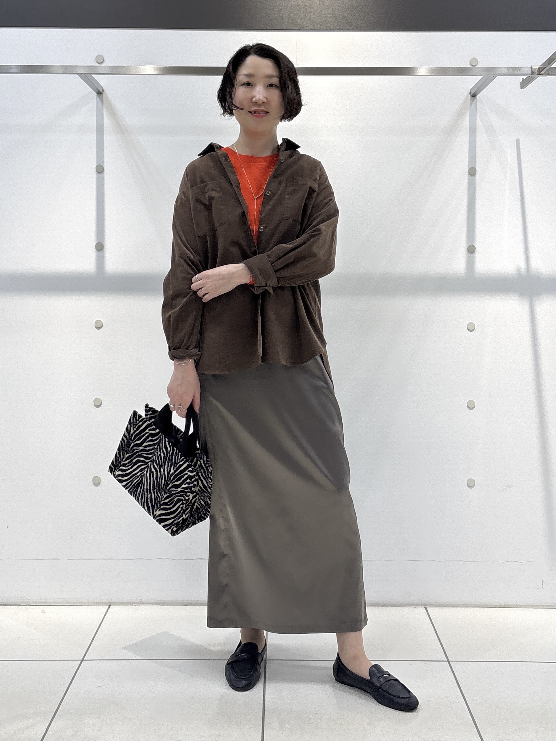 yuriさんの「INDIVI｜【選べる6色／ストレッチ◎】きれいめドルマンスリーブニット」を使ったコーディネート